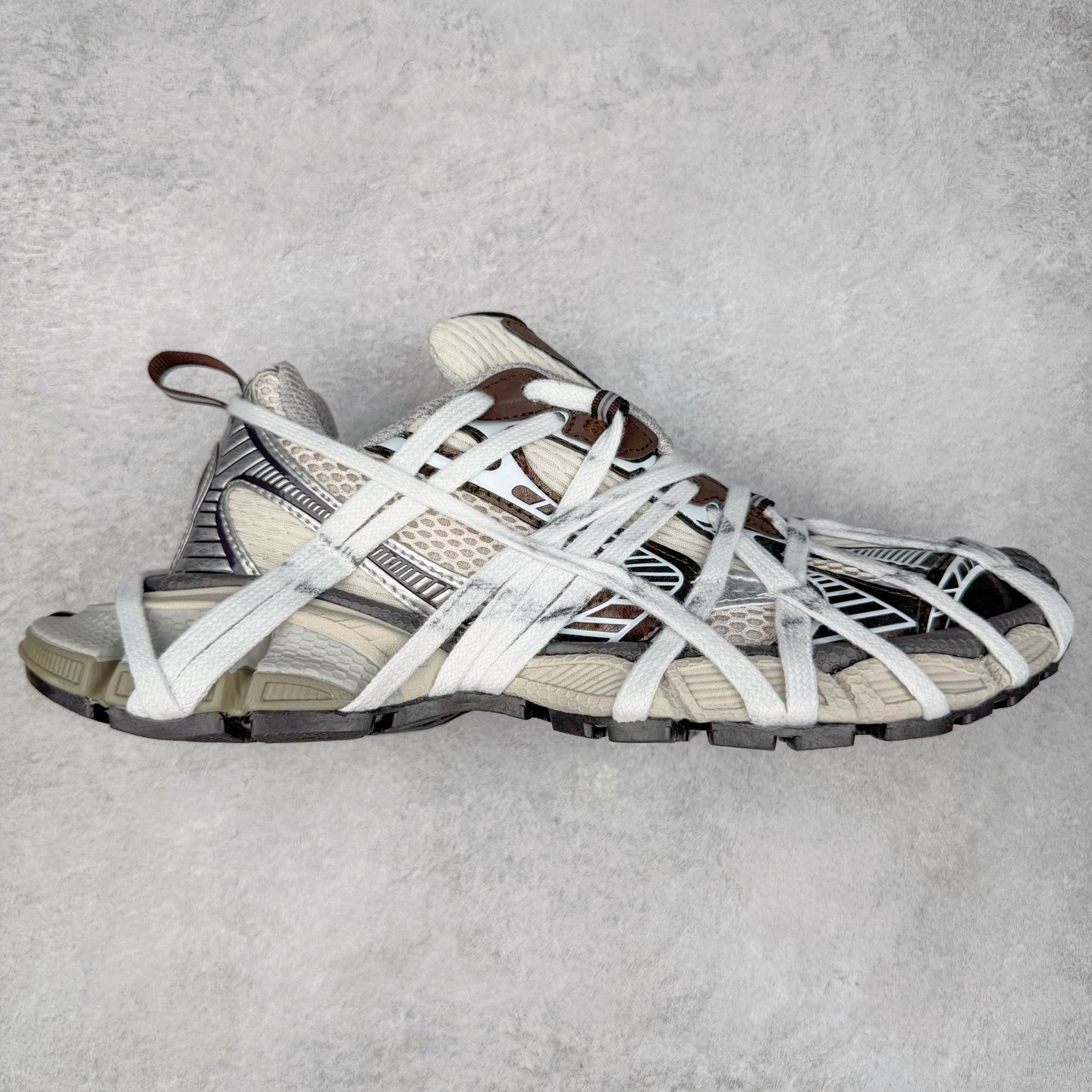 BALENCIAGA 3XL Sneakers 巴黎世家十代网布系带低帮走秀复古老爹鞋 配套套现全码福利开炸 长期补货价格一步到位 市场中端王者 欢迎对比 实力大厂成熟流水线出品 品控完美 免检产品 新配色陆续开发 全套原纸板楦头开发 完美版型 鞋头边缘和后帮徽标 鞋面和后跟凸印尺码 鞋舌 3XL 橡胶品牌标识和反光细节 鞋帮拉袢和鞋舌拉祥 配反光细节 备用鞋带在鞋履前侧 可在穿着前取下 便于不同造型搭配 注意运费超重 偏大一码 尺码：35 36 37 38 39 40 41 42 43 44 45 46-选品中心