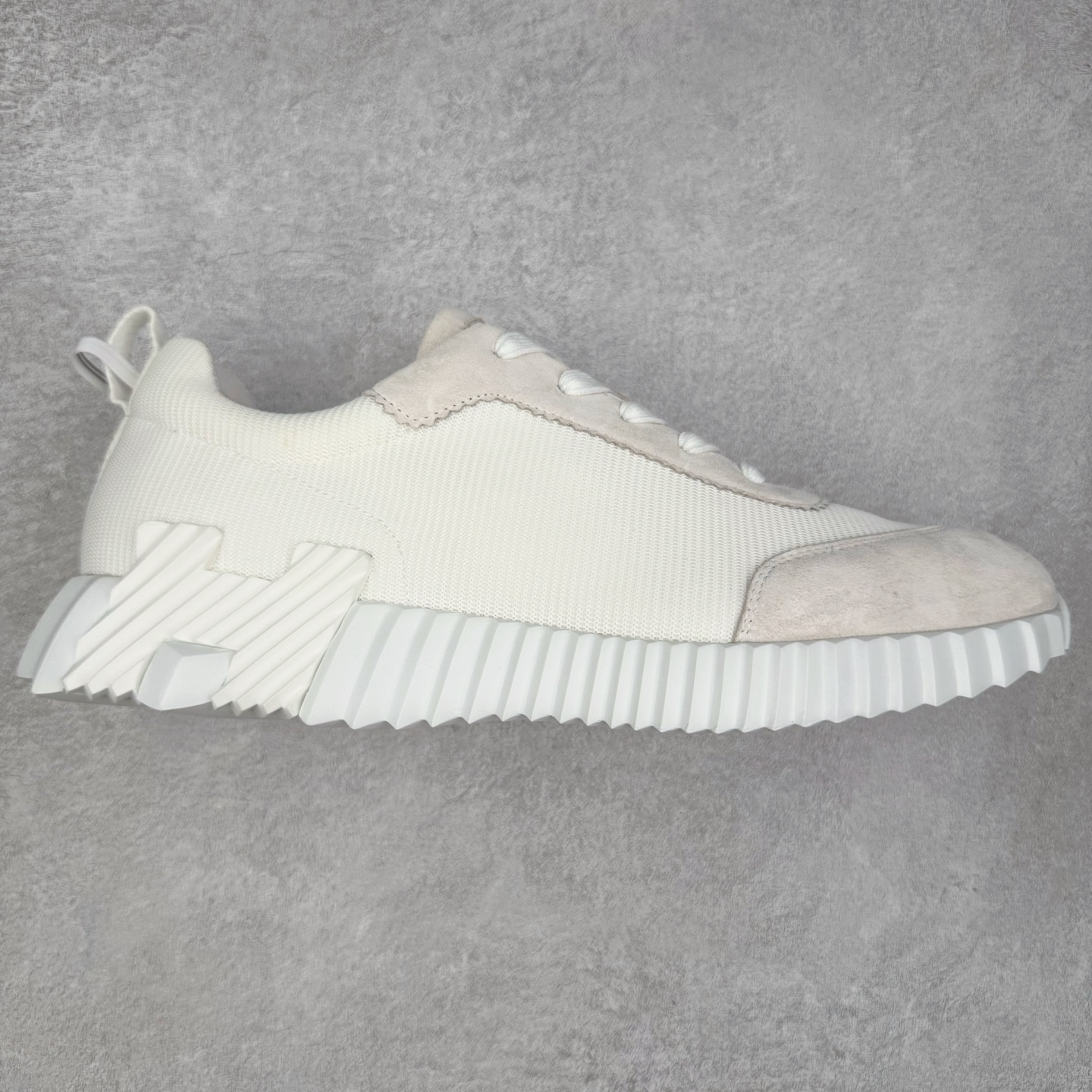 Hermes 爱马仕 Bouncing 老钱风 皮面款 低帮休闲鞋 海淘代购同渠道品质 高端零售 外贸充正专供 原版购入开发 ZP级全套包装 完美楦型 正确卡色 大底 质感媲美原版 细节与原版一致 请注意区分市面通货材 尺码：39 40 41 42 43 44 45-选品中心