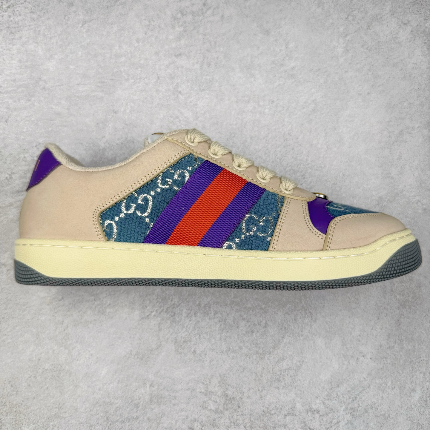 图片[6]-＃纯原福利 Gucci Screener sneaker 古驰双G小脏鞋系列复古怀旧校园风低帮板鞋 全套原楦原纸版原鞋开模 纯手工水洗做旧处理 侧面条纹饰带 原厂定制 原厂数据电绣 清晰立体 全鞋电脑针车 紧密相连 针距密度一致 环保乳胶注塑鞋垫 厚度脚感还原原版 皮面裁剪部位 统一油边封口工艺 右脚鞋侧嵌入NFC防伪芯片装置＋鞋盒标二唯码扫描 秒进官网 专柜全套包装 防尘袋 说明书 质保卡 购物袋 尺码：35 36 37 38 39 40 41 42 43 44 45-选品中心