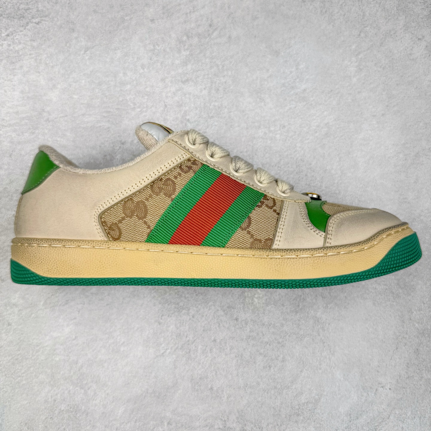 图片[3]-＃纯原福利 Gucci Screener sneaker 古驰双G小脏鞋系列复古怀旧校园风低帮板鞋 全套原楦原纸版原鞋开模 纯手工水洗做旧处理 侧面条纹饰带 原厂定制 原厂数据电绣 清晰立体 全鞋电脑针车 紧密相连 针距密度一致 环保乳胶注塑鞋垫 厚度脚感还原原版 皮面裁剪部位 统一油边封口工艺 右脚鞋侧嵌入NFC防伪芯片装置＋鞋盒标二唯码扫描 秒进官网 专柜全套包装 防尘袋 说明书 质保卡 购物袋 尺码：35 36 37 38 39 40 41 42 43 44 45-选品中心