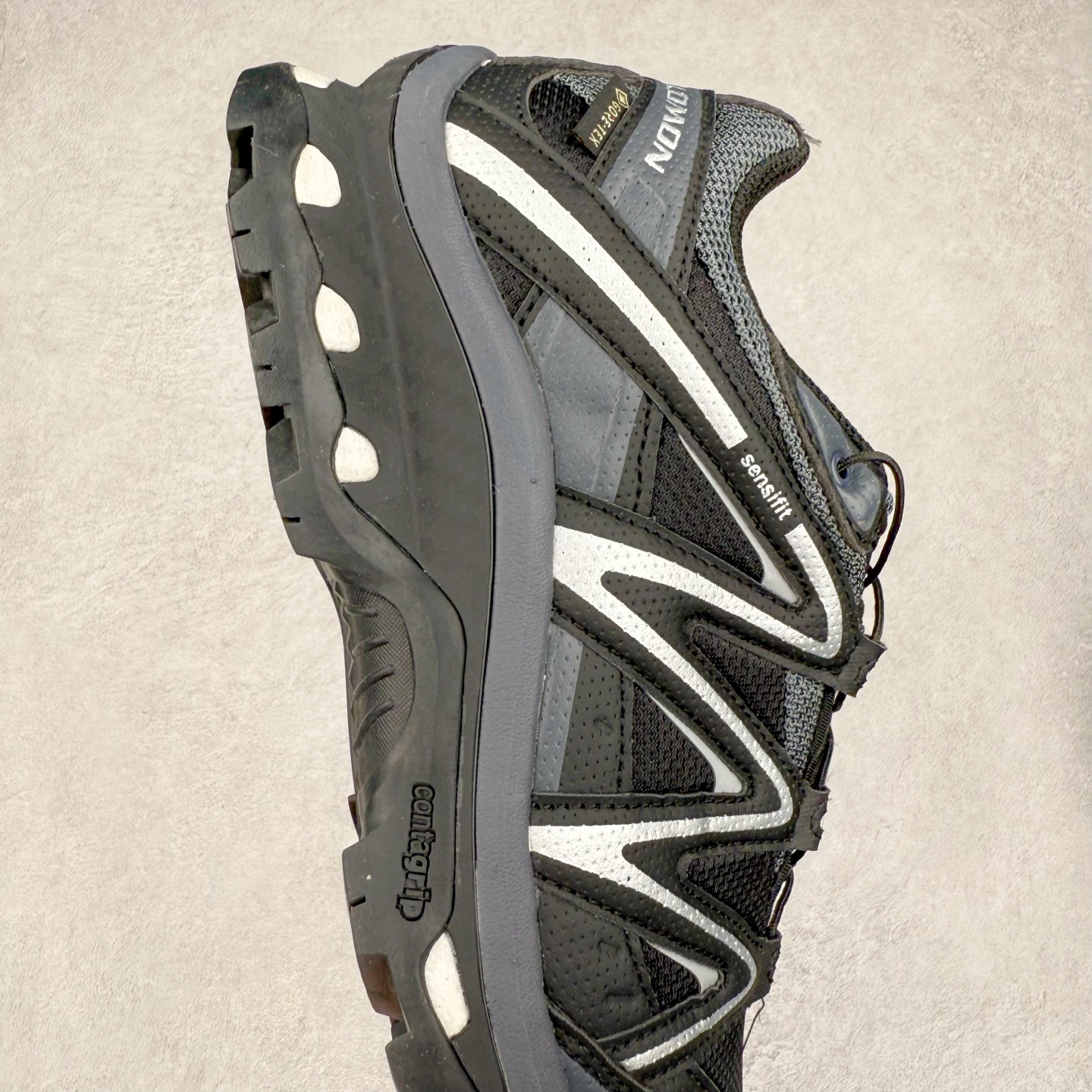 图片[6]-＃福利特价️ Salomon XT-QUEST ADV 萨洛蒙潮流越野机能户外功能鞋 纯原外贸平台特供订单 耗时半年巨作 全套原纸板楦头开发 原厂特供网布配套加持 确保原汁原味 完美呈现版型 原档数据独家私模五层组合大底 男女鞋同步官方开发至46.5 原装Ortholite轻量化鞋垫 中底布带钢印编号 原厂TPU锁扣 进口港宝加持 后跟自然饱满 还原公司包裹性 基于 SALOMON 初代 XT 鞋身造型并搭载 4D ADVANCED CHASSIS™ 大底打造而成 为这款 XT-QUEST 带来了多项足部控制与保护等功能性 如在运动过程中控制左右晃动的过程而提高稳定性、改善长途越野过程中足中到足尖的过渡、提高感知岩石的精确度以抵抗尖锐物体对脚底的伤害以及采用动态缓冲来增强穿着舒适感 从而减轻疲劳感 使 XT-QUEST 成为一双舒适且安全的户外之履 尺码：36 36.5 37.5 38 38.5 39 40 40.5 41 42 42.5 43 44 44.5 45-选品中心