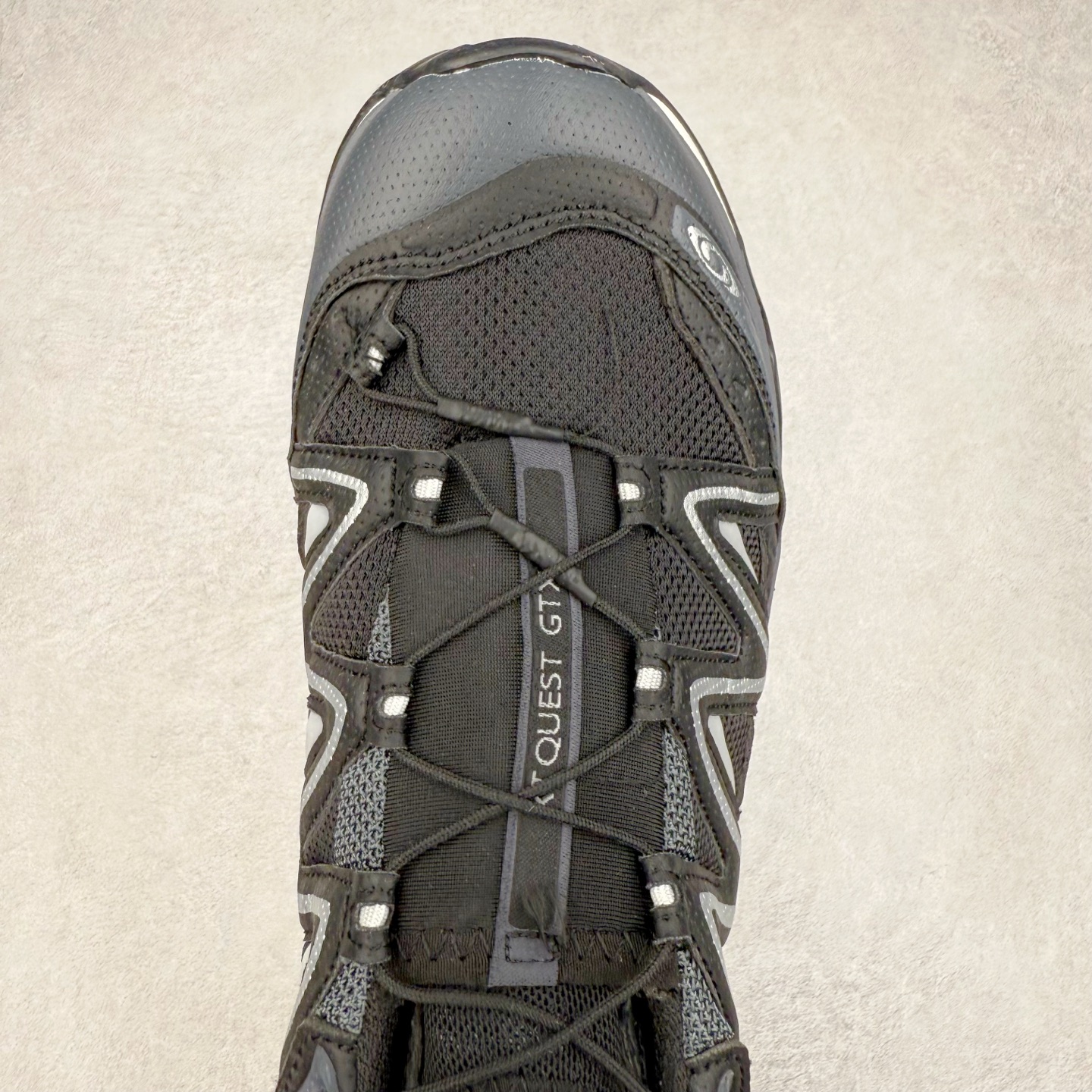 图片[4]-＃福利特价️ Salomon XT-QUEST ADV 萨洛蒙潮流越野机能户外功能鞋 纯原外贸平台特供订单 耗时半年巨作 全套原纸板楦头开发 原厂特供网布配套加持 确保原汁原味 完美呈现版型 原档数据独家私模五层组合大底 男女鞋同步官方开发至46.5 原装Ortholite轻量化鞋垫 中底布带钢印编号 原厂TPU锁扣 进口港宝加持 后跟自然饱满 还原公司包裹性 基于 SALOMON 初代 XT 鞋身造型并搭载 4D ADVANCED CHASSIS™ 大底打造而成 为这款 XT-QUEST 带来了多项足部控制与保护等功能性 如在运动过程中控制左右晃动的过程而提高稳定性、改善长途越野过程中足中到足尖的过渡、提高感知岩石的精确度以抵抗尖锐物体对脚底的伤害以及采用动态缓冲来增强穿着舒适感 从而减轻疲劳感 使 XT-QUEST 成为一双舒适且安全的户外之履 尺码：36 36.5 37.5 38 38.5 39 40 40.5 41 42 42.5 43 44 44.5 45-选品中心