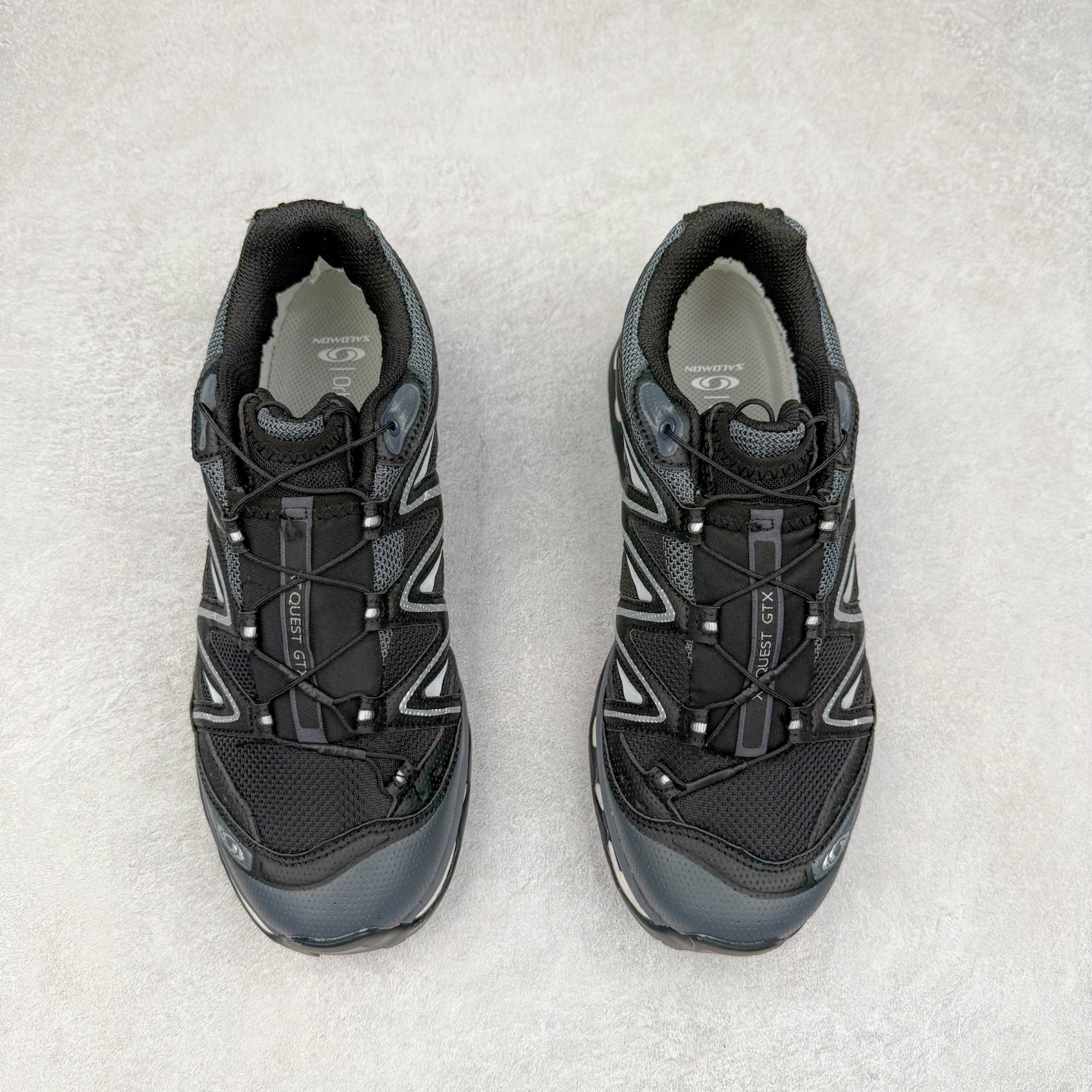 图片[2]-＃福利特价️ Salomon XT-QUEST ADV 萨洛蒙潮流越野机能户外功能鞋 纯原外贸平台特供订单 耗时半年巨作 全套原纸板楦头开发 原厂特供网布配套加持 确保原汁原味 完美呈现版型 原档数据独家私模五层组合大底 男女鞋同步官方开发至46.5 原装Ortholite轻量化鞋垫 中底布带钢印编号 原厂TPU锁扣 进口港宝加持 后跟自然饱满 还原公司包裹性 基于 SALOMON 初代 XT 鞋身造型并搭载 4D ADVANCED CHASSIS™ 大底打造而成 为这款 XT-QUEST 带来了多项足部控制与保护等功能性 如在运动过程中控制左右晃动的过程而提高稳定性、改善长途越野过程中足中到足尖的过渡、提高感知岩石的精确度以抵抗尖锐物体对脚底的伤害以及采用动态缓冲来增强穿着舒适感 从而减轻疲劳感 使 XT-QUEST 成为一双舒适且安全的户外之履 尺码：36 36.5 37.5 38 38.5 39 40 40.5 41 42 42.5 43 44 44.5 45-选品中心