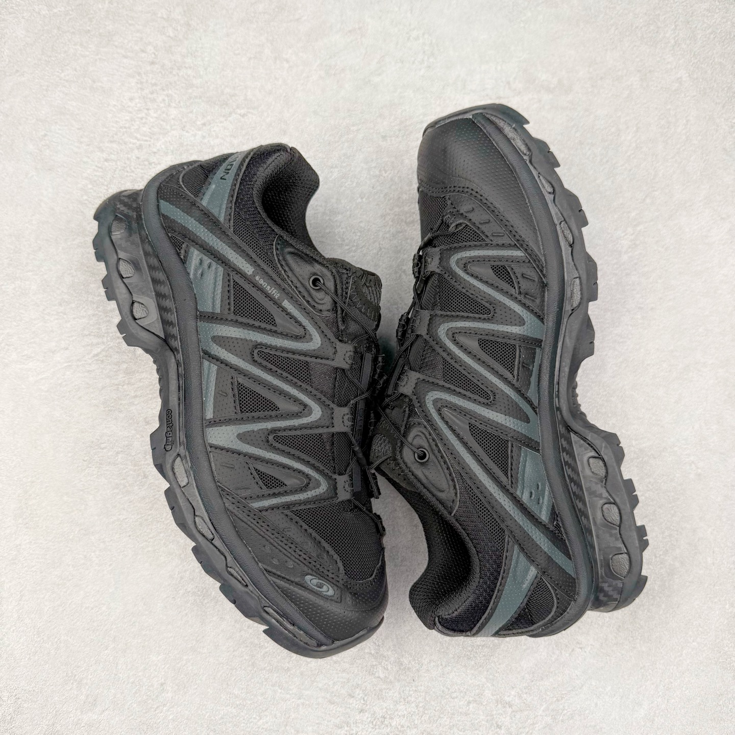 图片[3]-＃福利特价️ Salomon XT-QUEST ADV 萨洛蒙潮流越野机能户外功能鞋 纯原外贸平台特供订单 耗时半年巨作 全套原纸板楦头开发 原厂特供网布配套加持 确保原汁原味 完美呈现版型 原档数据独家私模五层组合大底 男女鞋同步官方开发至46.5 原装Ortholite轻量化鞋垫 中底布带钢印编号 原厂TPU锁扣 进口港宝加持 后跟自然饱满 还原公司包裹性 基于 SALOMON 初代 XT 鞋身造型并搭载 4D ADVANCED CHASSIS™ 大底打造而成 为这款 XT-QUEST 带来了多项足部控制与保护等功能性 如在运动过程中控制左右晃动的过程而提高稳定性、改善长途越野过程中足中到足尖的过渡、提高感知岩石的精确度以抵抗尖锐物体对脚底的伤害以及采用动态缓冲来增强穿着舒适感 从而减轻疲劳感 使 XT-QUEST 成为一双舒适且安全的户外之履 尺码：36 36.5 37.5 38 38.5 39 40 40.5 41 42 42.5 43 44 44.5 45-选品中心
