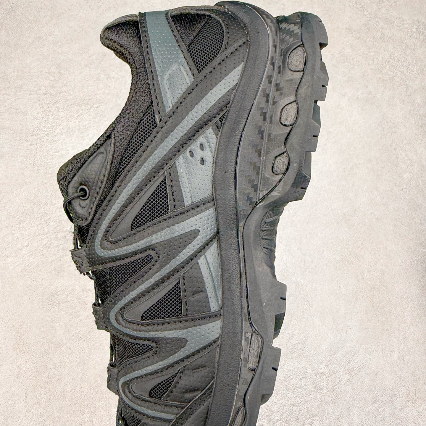 图片[7]-＃福利特价️ Salomon XT-QUEST ADV 萨洛蒙潮流越野机能户外功能鞋 纯原外贸平台特供订单 耗时半年巨作 全套原纸板楦头开发 原厂特供网布配套加持 确保原汁原味 完美呈现版型 原档数据独家私模五层组合大底 男女鞋同步官方开发至46.5 原装Ortholite轻量化鞋垫 中底布带钢印编号 原厂TPU锁扣 进口港宝加持 后跟自然饱满 还原公司包裹性 基于 SALOMON 初代 XT 鞋身造型并搭载 4D ADVANCED CHASSIS™ 大底打造而成 为这款 XT-QUEST 带来了多项足部控制与保护等功能性 如在运动过程中控制左右晃动的过程而提高稳定性、改善长途越野过程中足中到足尖的过渡、提高感知岩石的精确度以抵抗尖锐物体对脚底的伤害以及采用动态缓冲来增强穿着舒适感 从而减轻疲劳感 使 XT-QUEST 成为一双舒适且安全的户外之履 尺码：36 36.5 37.5 38 38.5 39 40 40.5 41 42 42.5 43 44 44.5 45-选品中心