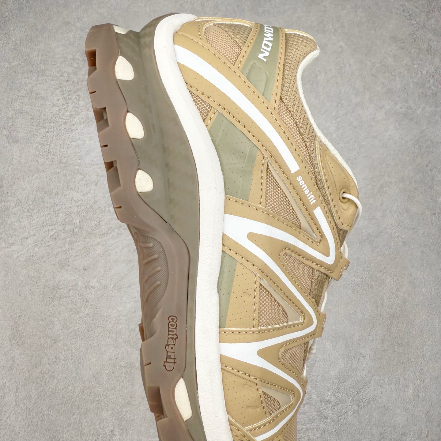 图片[6]-＃福利特价️ Salomon XT-QUEST ADV 萨洛蒙潮流越野机能户外功能鞋 纯原外贸平台特供订单 耗时半年巨作 全套原纸板楦头开发 原厂特供网布配套加持 确保原汁原味 完美呈现版型 原档数据独家私模五层组合大底 男女鞋同步官方开发至46.5 原装Ortholite轻量化鞋垫 中底布带钢印编号 原厂TPU锁扣 进口港宝加持 后跟自然饱满 还原公司包裹性 基于 SALOMON 初代 XT 鞋身造型并搭载 4D ADVANCED CHASSIS™ 大底打造而成 为这款 XT-QUEST 带来了多项足部控制与保护等功能性 如在运动过程中控制左右晃动的过程而提高稳定性、改善长途越野过程中足中到足尖的过渡、提高感知岩石的精确度以抵抗尖锐物体对脚底的伤害以及采用动态缓冲来增强穿着舒适感 从而减轻疲劳感 使 XT-QUEST 成为一双舒适且安全的户外之履 尺码：36 36.5 37.5 38 38.5 39 40 40.5 41 42 42.5 43 44 44.5 45-选品中心