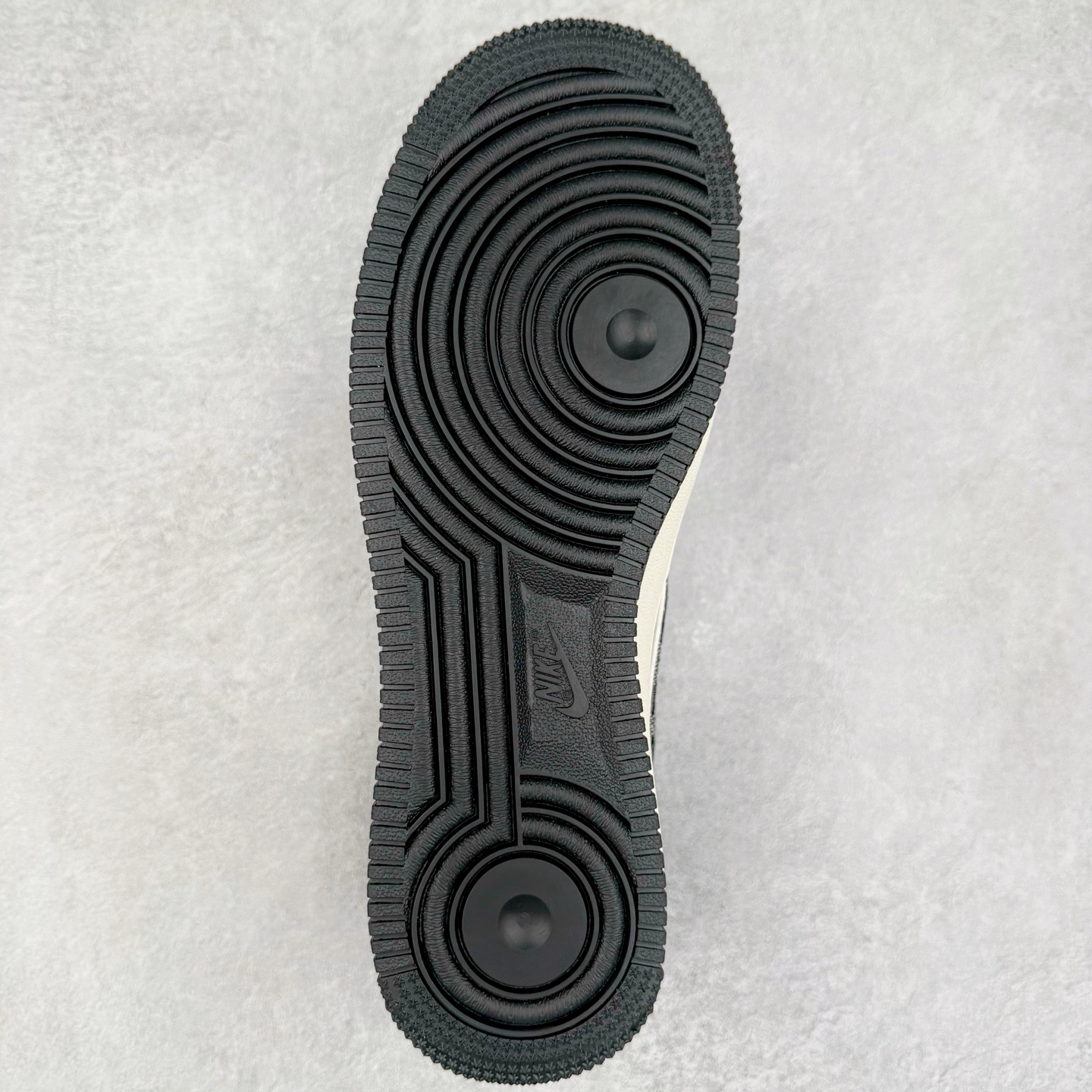 图片[9]-NK Air Force 1´07 Low 空军一号低帮百搭休闲运动板鞋 YX5066-347 柔软、弹性十足的缓震性能和出色的中底设计 横跨复古与现代的外型结合 造就出风靡全球 三十多年的Force 1 直到今天还深受青睐 实拍调校N版已经零色差零失真 百分百还原实物色彩所见即所得 不存在货不对板色差等低级问题 选购参考实物拍摄 不混卖不参货 只用心做好货严格选品 承诺混一赔十 尺码：36 36.5 37.5 38 38.5 39 40 40.5 41 42 42.5 43 44 44.5 45-选品中心