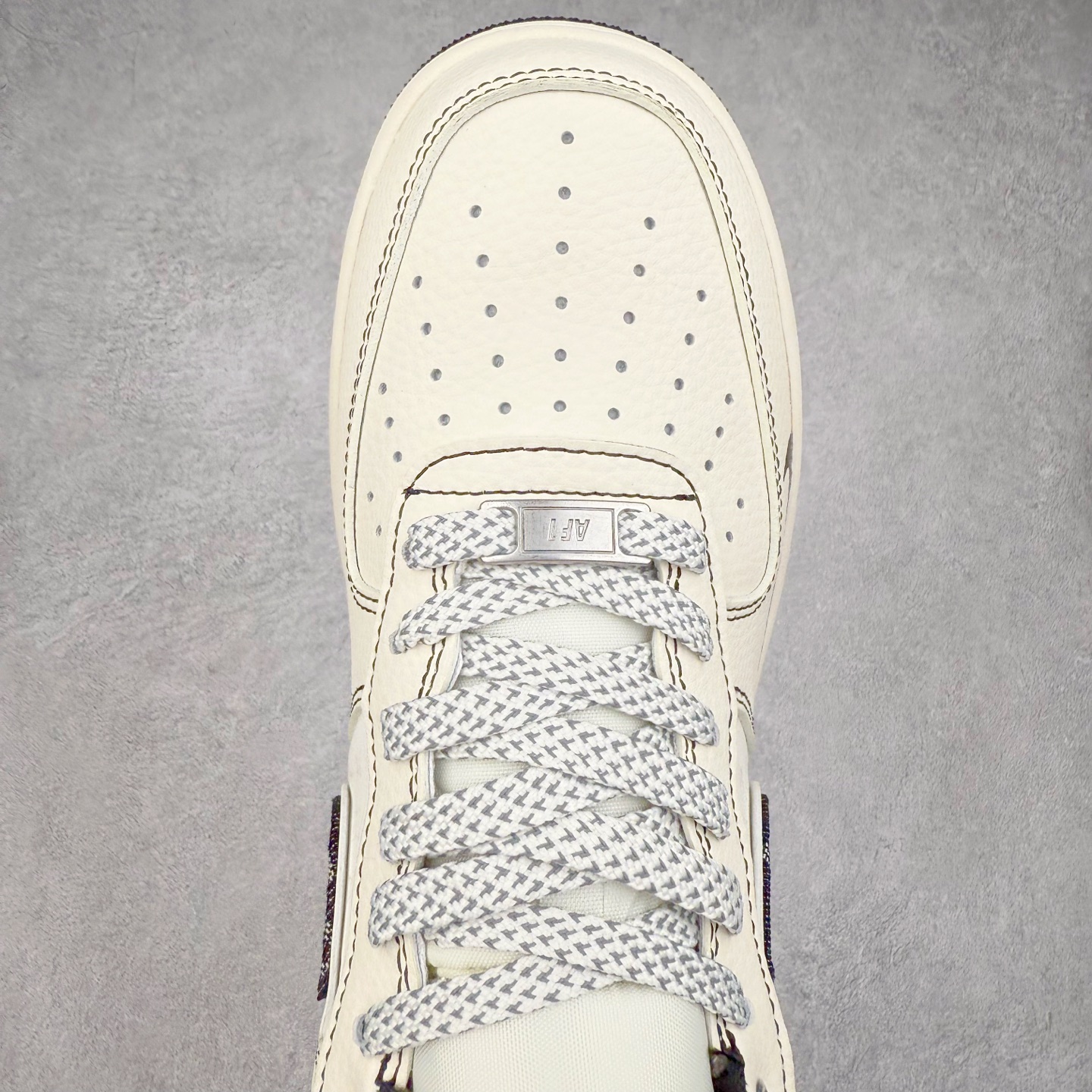 图片[4]-NK Air Force 1´07 Low 空军一号低帮百搭休闲运动板鞋 YX5066-347 柔软、弹性十足的缓震性能和出色的中底设计 横跨复古与现代的外型结合 造就出风靡全球 三十多年的Force 1 直到今天还深受青睐 实拍调校N版已经零色差零失真 百分百还原实物色彩所见即所得 不存在货不对板色差等低级问题 选购参考实物拍摄 不混卖不参货 只用心做好货严格选品 承诺混一赔十 尺码：36 36.5 37.5 38 38.5 39 40 40.5 41 42 42.5 43 44 44.5 45-选品中心