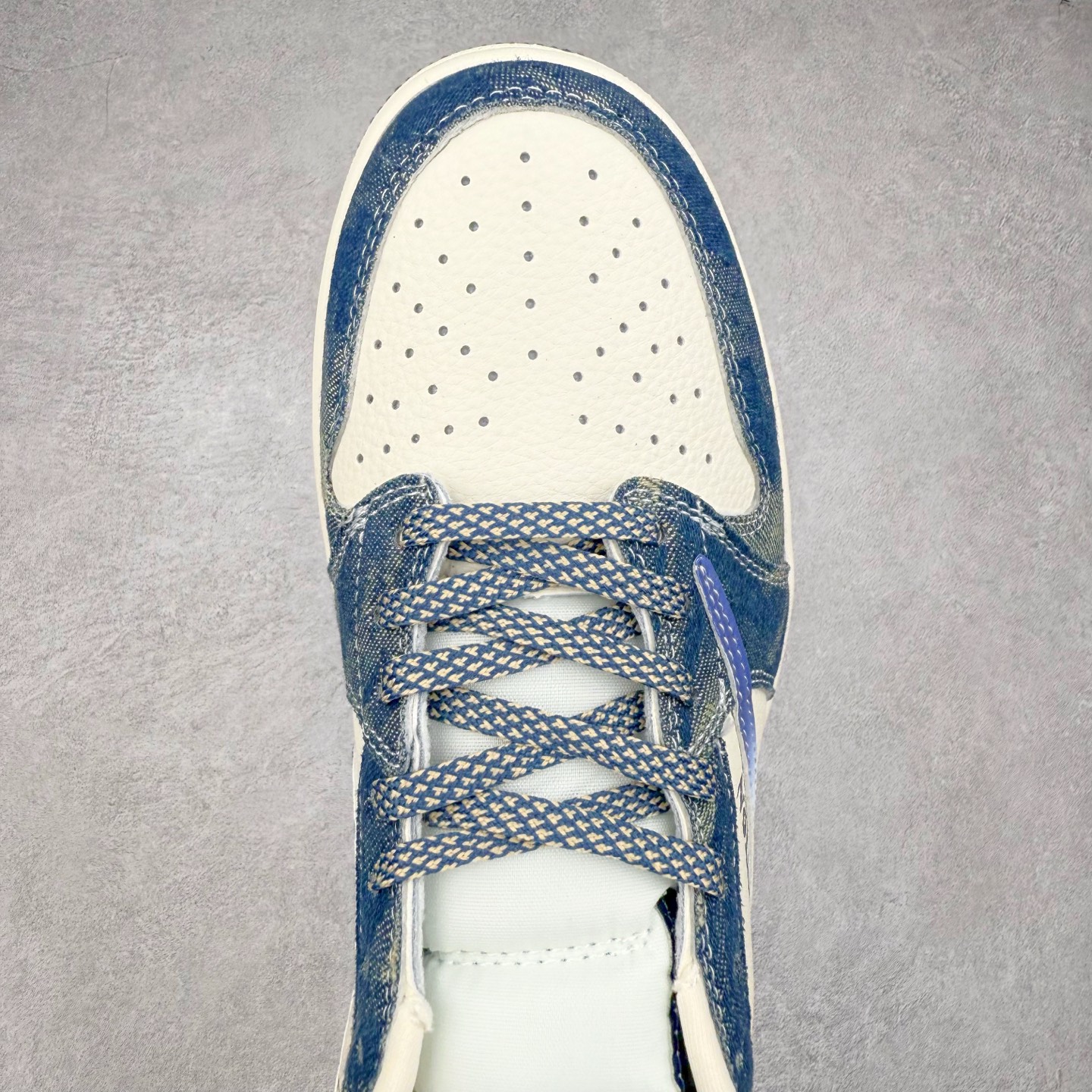 图片[4]-TS x Air Jordan AJ1 Low 倒钩低帮联名定制配色 XQ1979-002 原厂内置气垫魔块 A模大底 头层小牛皮 鞋舌AJ原厂专用牛津布+AJ专用反口珍珠布+原厂无杂质高弹内里海棉+特殊封边弹力鞋带 实拍调校N版已经零色差零失真 百分百还原实物色彩所见即所得 不存在货不对板色差等低级问题 选购参考实物拍摄 不混卖不参货 只用心做好货严格选品 承诺混一赔十 尺码：36 36.5 37.5 38 38.5 39 40 40.5 41 42 42.5 43 44 44.5 45-选品中心