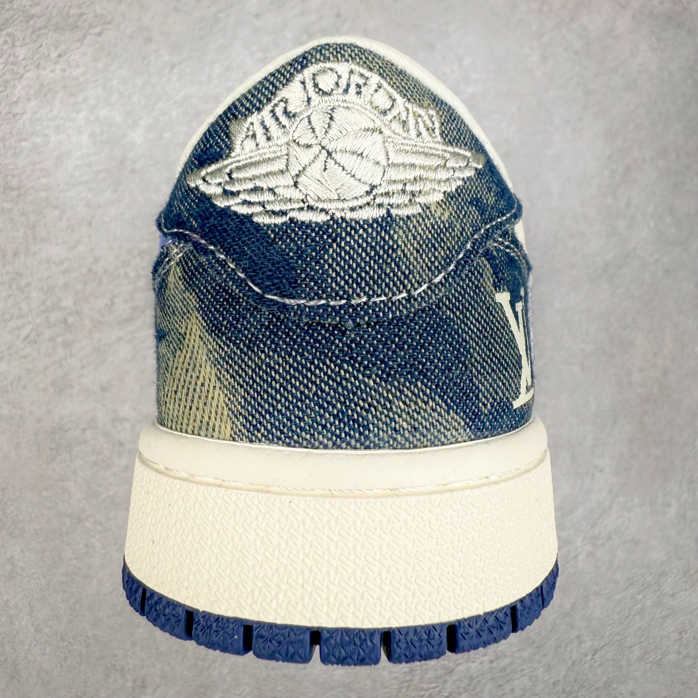 图片[8]-TS x Air Jordan AJ1 Low 倒钩低帮联名定制配色 XQ1979-002 原厂内置气垫魔块 A模大底 头层小牛皮 鞋舌AJ原厂专用牛津布+AJ专用反口珍珠布+原厂无杂质高弹内里海棉+特殊封边弹力鞋带 实拍调校N版已经零色差零失真 百分百还原实物色彩所见即所得 不存在货不对板色差等低级问题 选购参考实物拍摄 不混卖不参货 只用心做好货严格选品 承诺混一赔十 尺码：36 36.5 37.5 38 38.5 39 40 40.5 41 42 42.5 43 44 44.5 45-选品中心