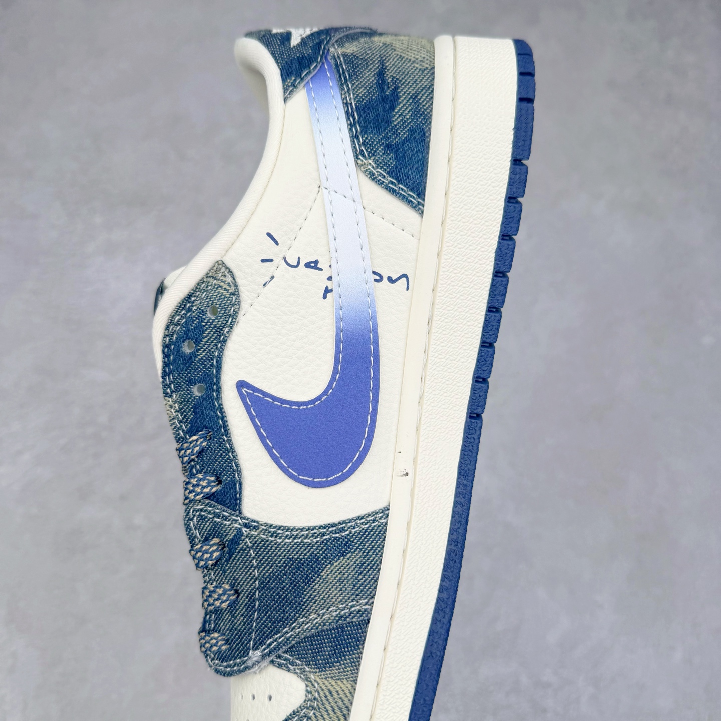 图片[7]-TS x Air Jordan AJ1 Low 倒钩低帮联名定制配色 XQ1979-002 原厂内置气垫魔块 A模大底 头层小牛皮 鞋舌AJ原厂专用牛津布+AJ专用反口珍珠布+原厂无杂质高弹内里海棉+特殊封边弹力鞋带 实拍调校N版已经零色差零失真 百分百还原实物色彩所见即所得 不存在货不对板色差等低级问题 选购参考实物拍摄 不混卖不参货 只用心做好货严格选品 承诺混一赔十 尺码：36 36.5 37.5 38 38.5 39 40 40.5 41 42 42.5 43 44 44.5 45-选品中心