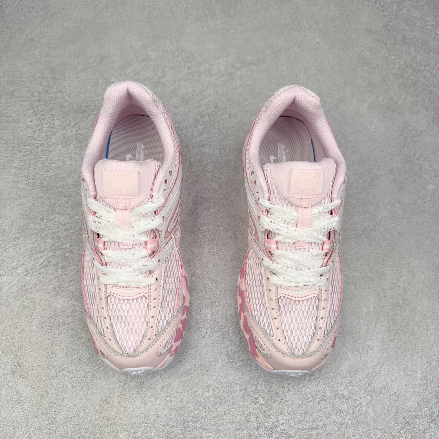 图片[2]-NK Air Max Moto 2K 舒适百搭耐磨 低帮跑步鞋 实拍调校N版已经零色差零失真 百分百还原实物色彩所见即所得 不存在货不对板色差等低级问题 选购参考实物拍摄 不混卖不参货 只用心做好货严格选品 承诺混一赔十 尺码：36 36.5 37.5 38 38.5 39 40 40.5 41 42 42.5 43 44 44.5 45-选品中心