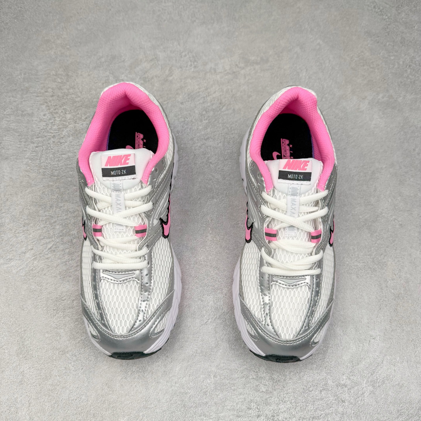 图片[2]-NK Air Max Moto 2K 舒适百搭耐磨 低帮跑步鞋 实拍调校N版已经零色差零失真 百分百还原实物色彩所见即所得 不存在货不对板色差等低级问题 选购参考实物拍摄 不混卖不参货 只用心做好货严格选品 承诺混一赔十 尺码：36 36.5 37.5 38 38.5 39 40 40.5 41 42 42.5 43 44 44.5 45-选品中心