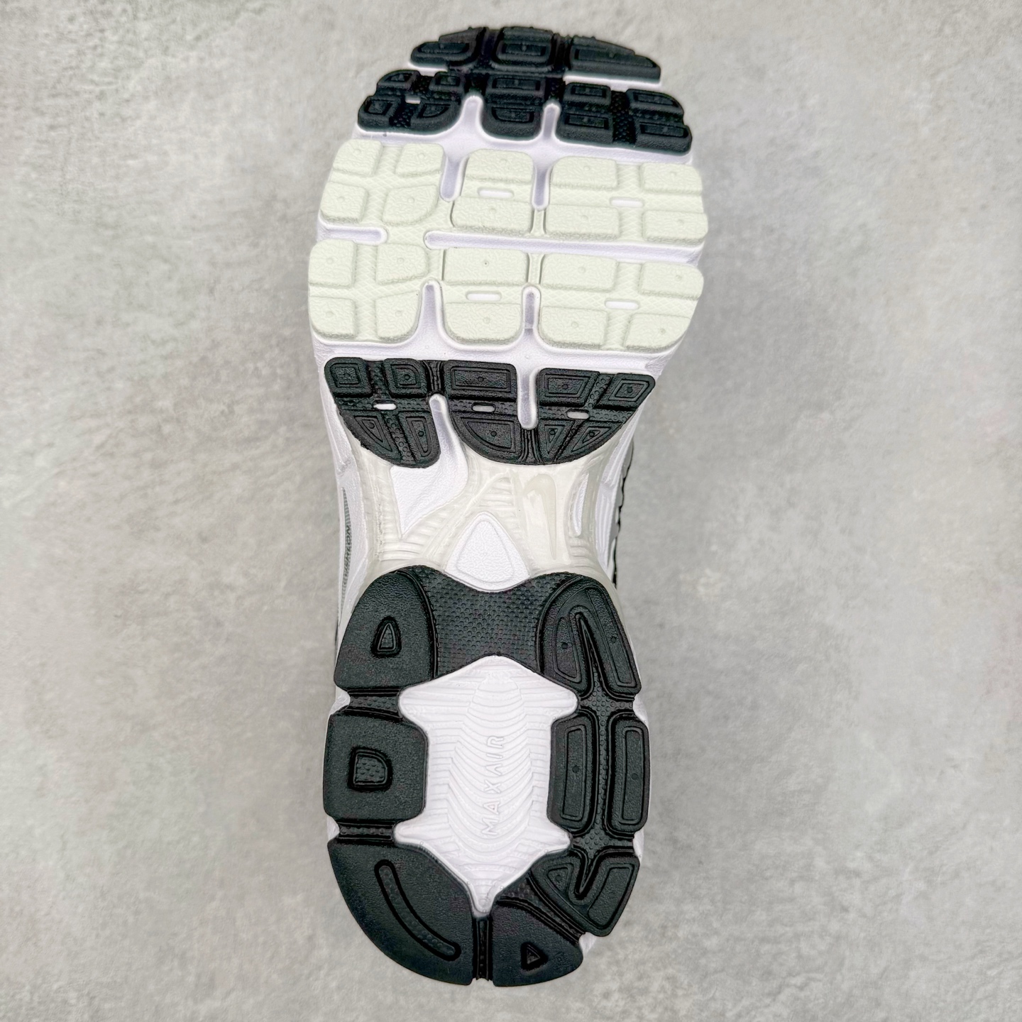 图片[9]-NK Air Max Moto 2K 舒适百搭耐磨 低帮跑步鞋 实拍调校N版已经零色差零失真 百分百还原实物色彩所见即所得 不存在货不对板色差等低级问题 选购参考实物拍摄 不混卖不参货 只用心做好货严格选品 承诺混一赔十 尺码：36 36.5 37.5 38 38.5 39 40 40.5 41 42 42.5 43 44 44.5 45-选品中心