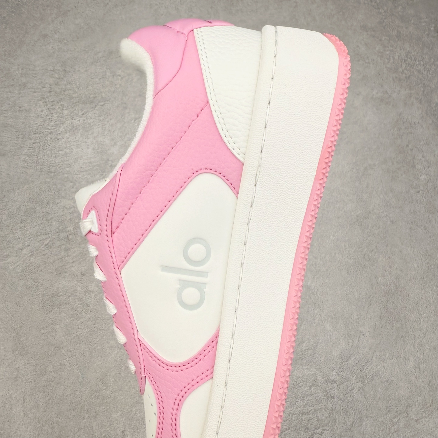 图片[7]-＃M纯原 Alo yoga Alo Recovery Mode 舒适百搭防滑耐磨低帮板鞋 易梦玲 Jisoo智秀等多位明星同款上脚主打各大平台外贸主推大厂采购原材料多处细节一步到位生产细节 一款随意搭配的都好看的鞋子alo采用增高4cm 春夏秋冬四季款舒适简约板鞋 TPU防滑耐磨鞋底 尺码：36 36.5 37 37.5 38 38.5 39 40 41 41.5 42 42.5 43 44 45-选品中心