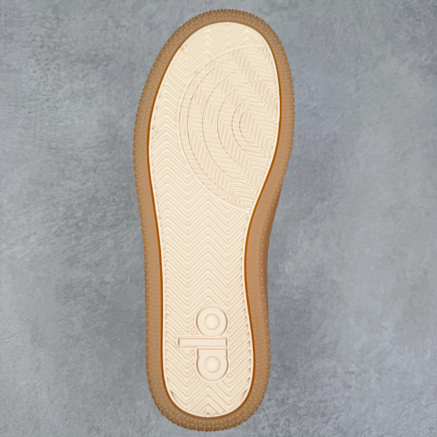 图片[9]-＃M纯原 Alo yoga Alo Recovery Mode 舒适百搭防滑耐磨低帮板鞋 易梦玲 Jisoo智秀等多位明星同款上脚主打各大平台外贸主推大厂采购原材料多处细节一步到位生产细节 一款随意搭配的都好看的鞋子alo采用增高4cm 春夏秋冬四季款舒适简约板鞋 TPU防滑耐磨鞋底 尺码：36 36.5 37 37.5 38 38.5 39 40 41 41.5 42 42.5 43 44 45-选品中心