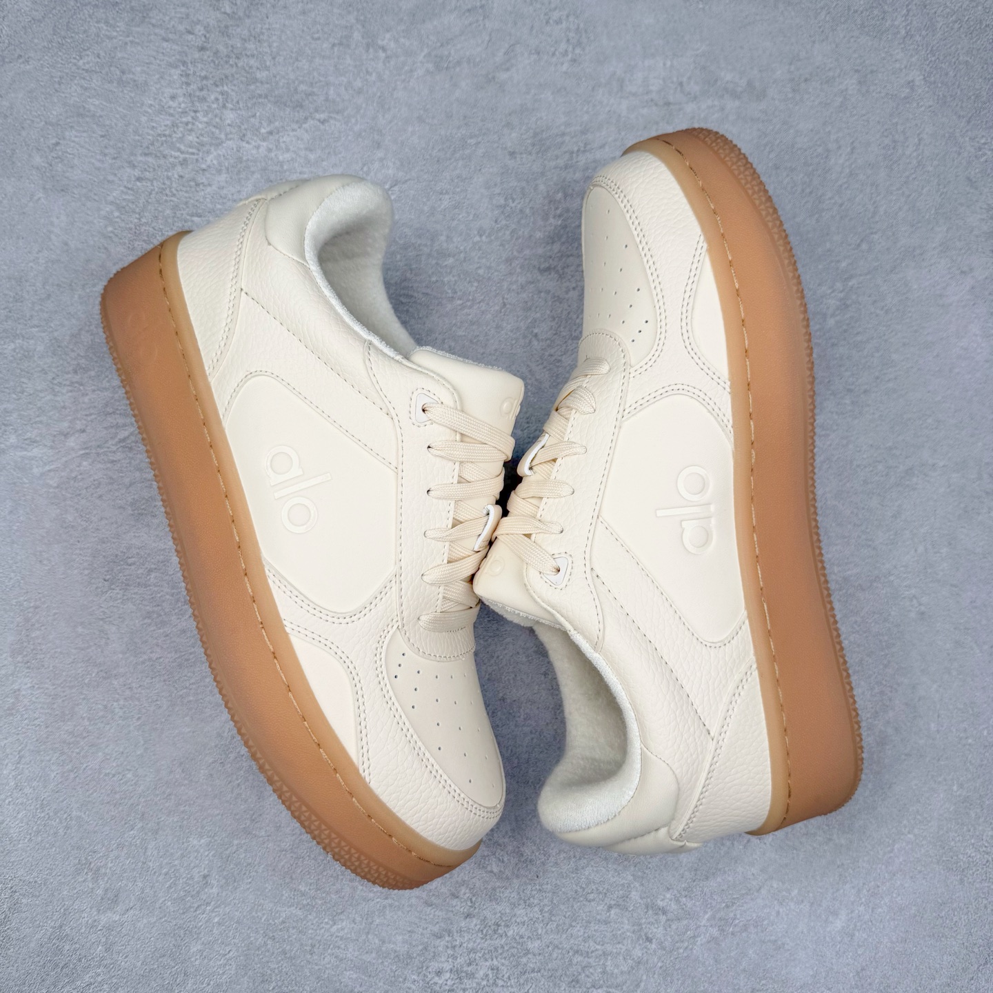 图片[3]-＃M纯原 Alo yoga Alo Recovery Mode 舒适百搭防滑耐磨低帮板鞋 易梦玲 Jisoo智秀等多位明星同款上脚主打各大平台外贸主推大厂采购原材料多处细节一步到位生产细节 一款随意搭配的都好看的鞋子alo采用增高4cm 春夏秋冬四季款舒适简约板鞋 TPU防滑耐磨鞋底 尺码：36 36.5 37 37.5 38 38.5 39 40 41 41.5 42 42.5 43 44 45-选品中心