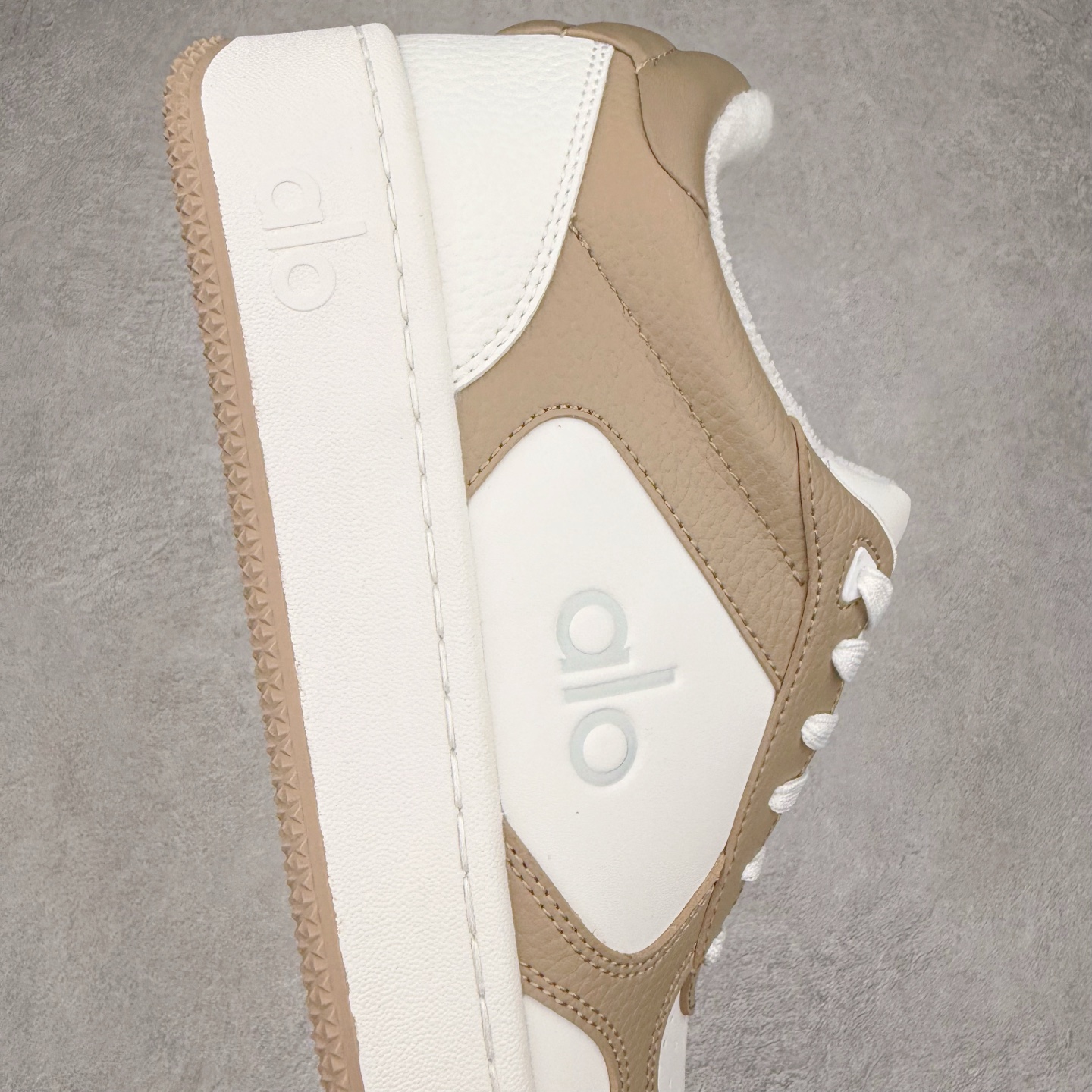 图片[6]-＃M纯原 Alo yoga Alo Recovery Mode 舒适百搭防滑耐磨低帮板鞋 易梦玲 Jisoo智秀等多位明星同款上脚主打各大平台外贸主推大厂采购原材料多处细节一步到位生产细节 一款随意搭配的都好看的鞋子alo采用增高4cm 春夏秋冬四季款舒适简约板鞋 TPU防滑耐磨鞋底 尺码：36 36.5 37 37.5 38 38.5 39 40 41 41.5 42 42.5 43 44 45-选品中心