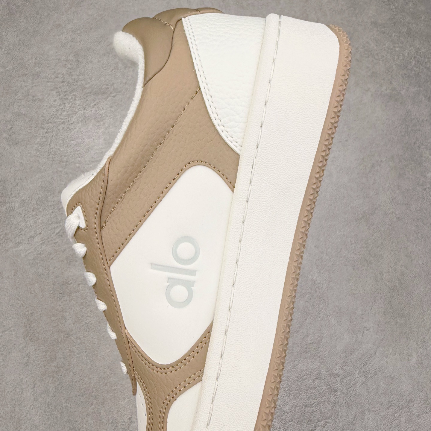 图片[7]-＃M纯原 Alo yoga Alo Recovery Mode 舒适百搭防滑耐磨低帮板鞋 易梦玲 Jisoo智秀等多位明星同款上脚主打各大平台外贸主推大厂采购原材料多处细节一步到位生产细节 一款随意搭配的都好看的鞋子alo采用增高4cm 春夏秋冬四季款舒适简约板鞋 TPU防滑耐磨鞋底 尺码：36 36.5 37 37.5 38 38.5 39 40 41 41.5 42 42.5 43 44 45-选品中心