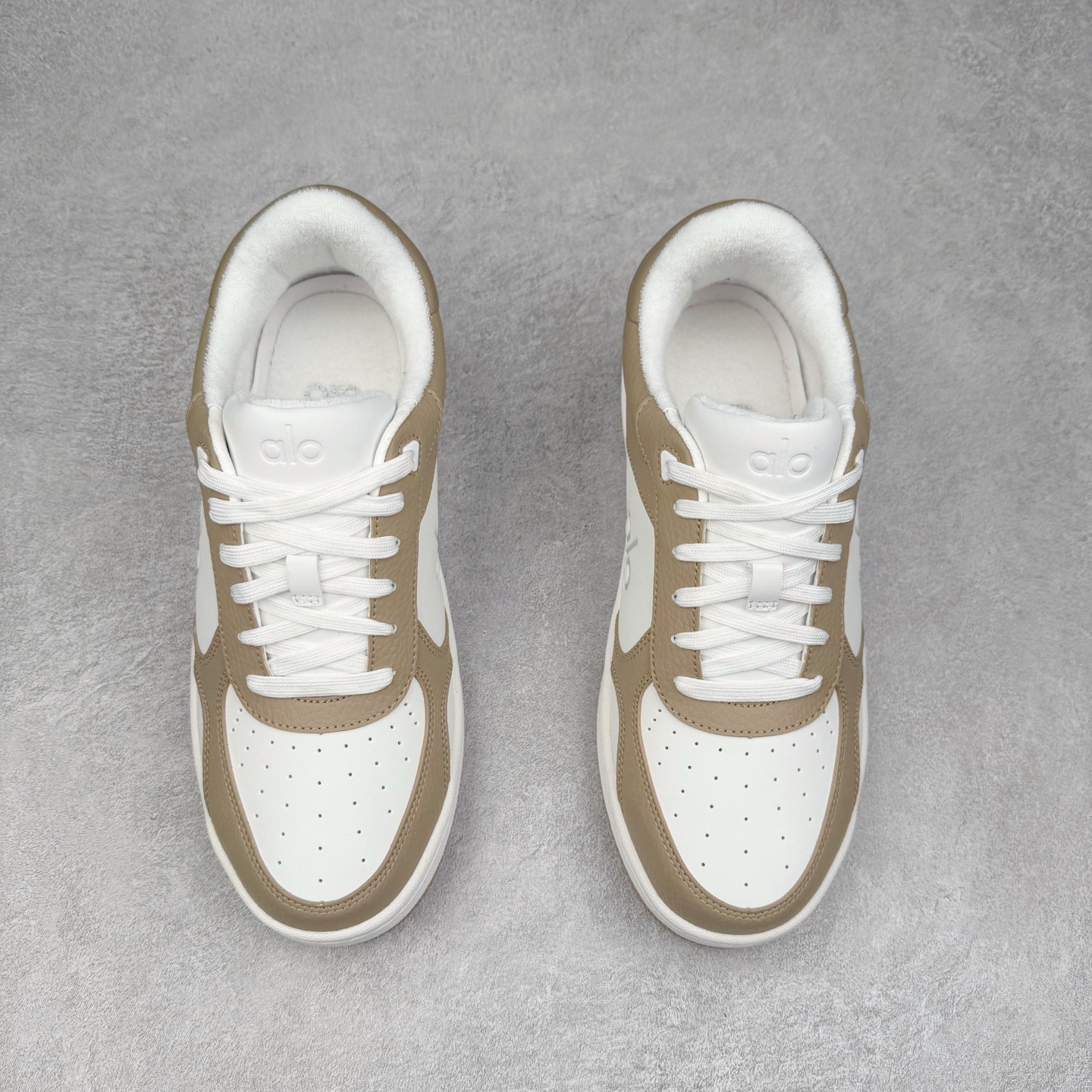 图片[2]-＃M纯原 Alo yoga Alo Recovery Mode 舒适百搭防滑耐磨低帮板鞋 易梦玲 Jisoo智秀等多位明星同款上脚主打各大平台外贸主推大厂采购原材料多处细节一步到位生产细节 一款随意搭配的都好看的鞋子alo采用增高4cm 春夏秋冬四季款舒适简约板鞋 TPU防滑耐磨鞋底 尺码：36 36.5 37 37.5 38 38.5 39 40 41 41.5 42 42.5 43 44 45-选品中心