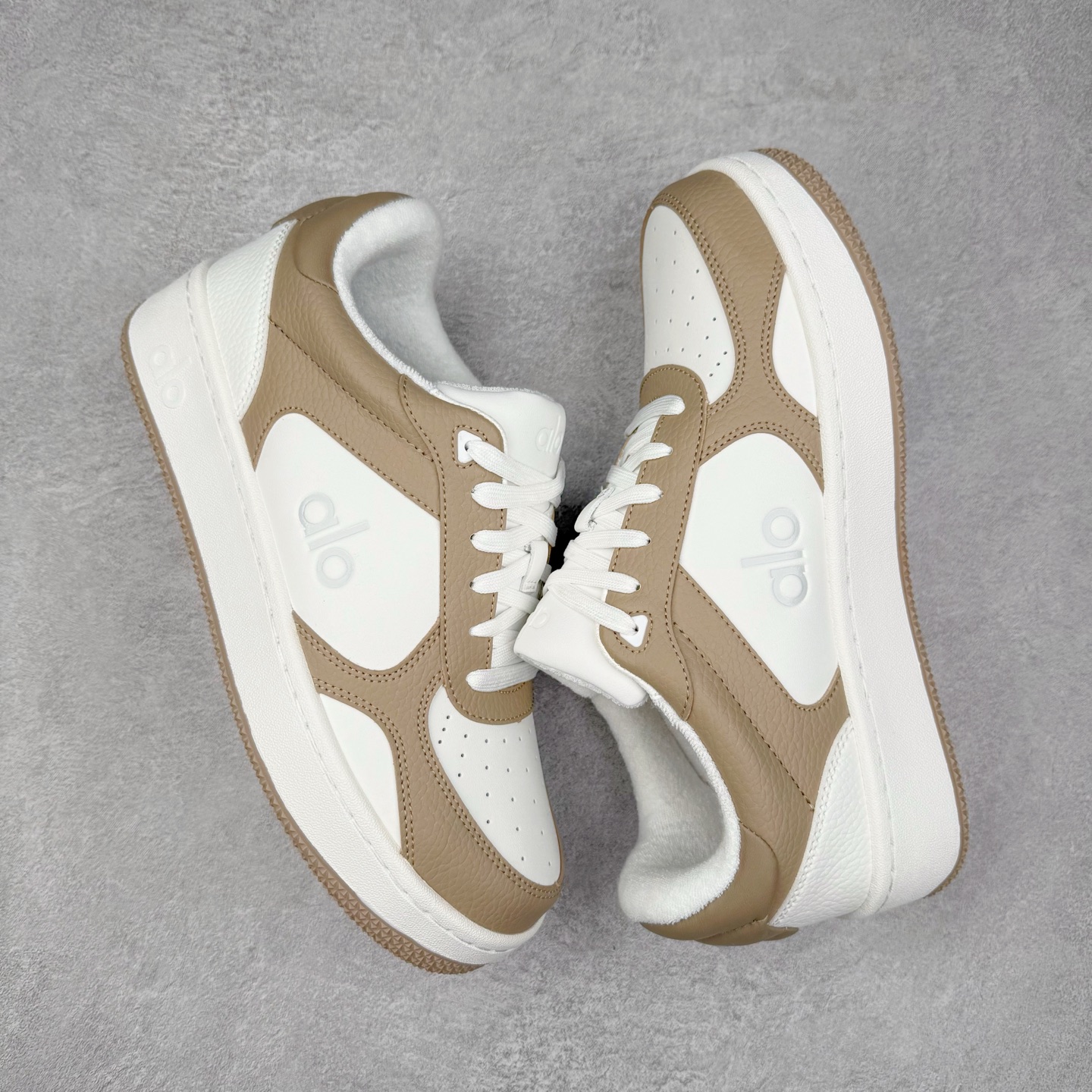 图片[3]-＃M纯原 Alo yoga Alo Recovery Mode 舒适百搭防滑耐磨低帮板鞋 易梦玲 Jisoo智秀等多位明星同款上脚主打各大平台外贸主推大厂采购原材料多处细节一步到位生产细节 一款随意搭配的都好看的鞋子alo采用增高4cm 春夏秋冬四季款舒适简约板鞋 TPU防滑耐磨鞋底 尺码：36 36.5 37 37.5 38 38.5 39 40 41 41.5 42 42.5 43 44 45-选品中心