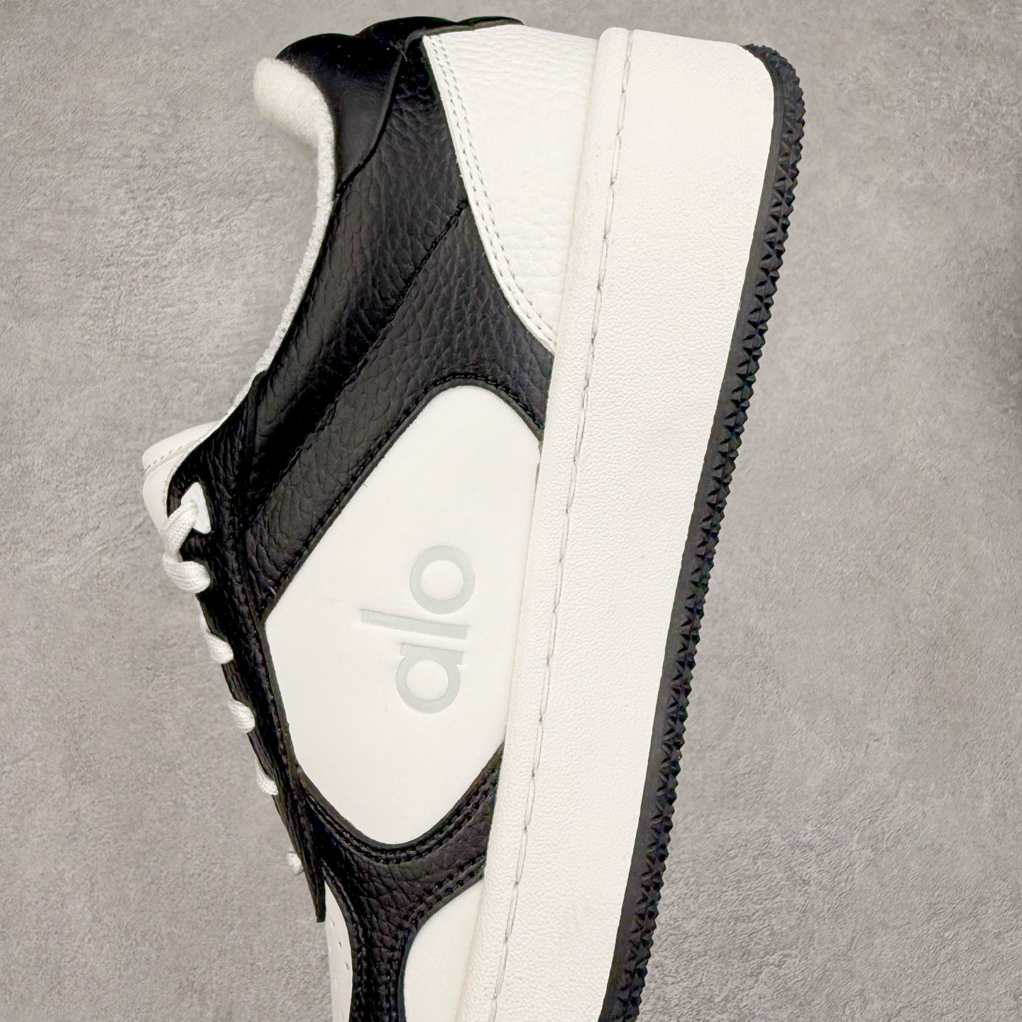 图片[7]-＃M纯原 Alo yoga Alo Recovery Mode 舒适百搭防滑耐磨低帮板鞋 易梦玲 Jisoo智秀等多位明星同款上脚主打各大平台外贸主推大厂采购原材料多处细节一步到位生产细节 一款随意搭配的都好看的鞋子alo采用增高4cm 春夏秋冬四季款舒适简约板鞋 TPU防滑耐磨鞋底 尺码：36 36.5 37 37.5 38 38.5 39 40 41 41.5 42 42.5 43 44 45-选品中心