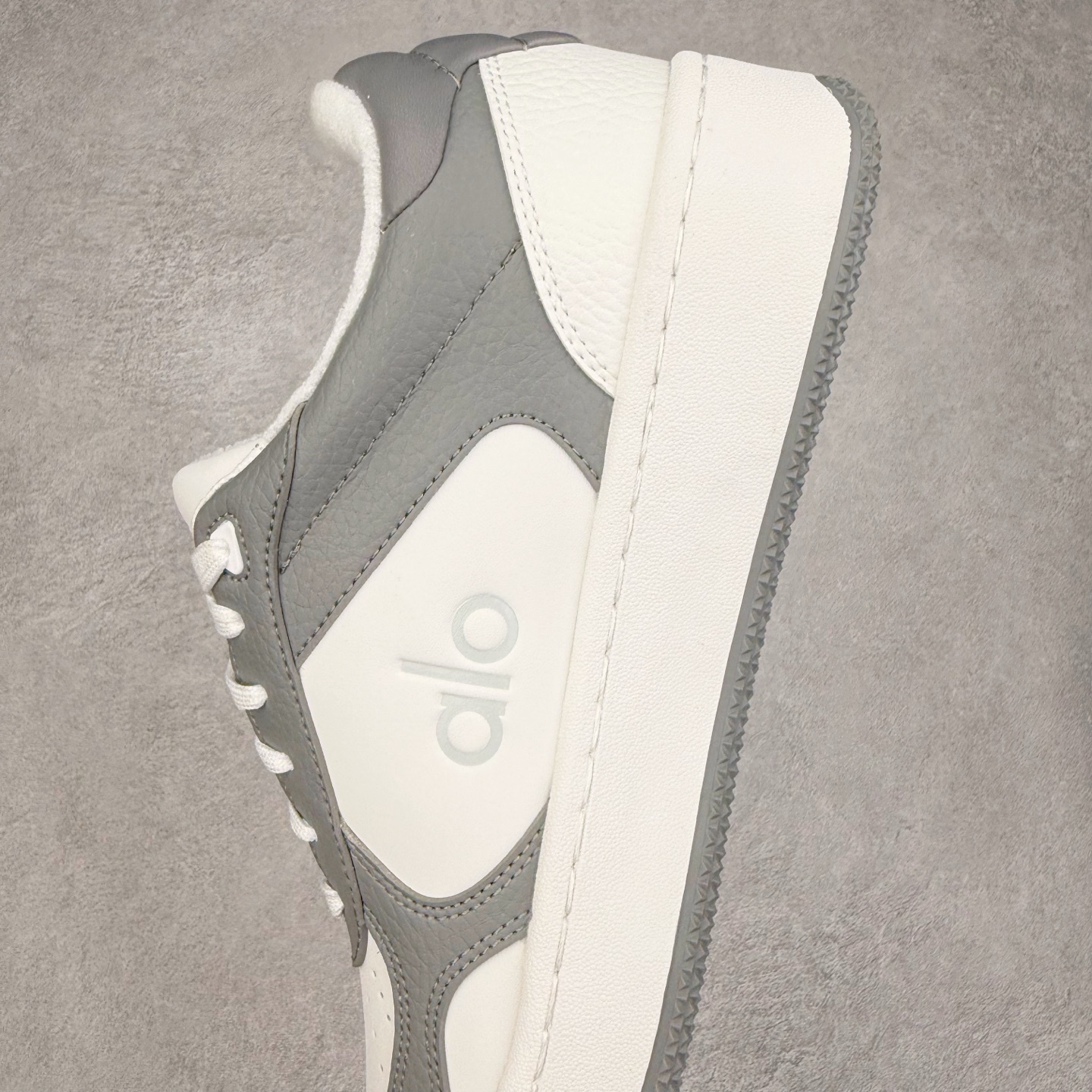 图片[7]-＃M纯原 Alo yoga Alo Recovery Mode 舒适百搭防滑耐磨低帮板鞋 易梦玲 Jisoo智秀等多位明星同款上脚主打各大平台外贸主推大厂采购原材料多处细节一步到位生产细节 一款随意搭配的都好看的鞋子alo采用增高4cm 春夏秋冬四季款舒适简约板鞋 TPU防滑耐磨鞋底 尺码：36 36.5 37 37.5 38 38.5 39 40 41 41.5 42 42.5 43 44 45-选品中心