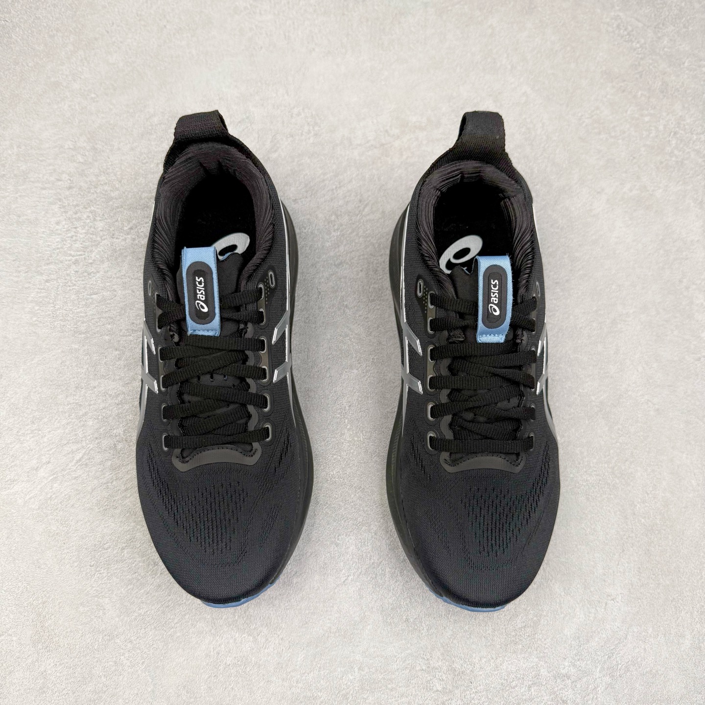 图片[2]-Asics Gel-Kayano 32 亚瑟士卡亚诺32代低帮专业有氧超轻量休闲运动全能慢跑鞋全球知名运动品牌ASICS正式推出新款GEL-KAYANO 32跑鞋，旨在通过全新稳定结构以提升产品可适性，满足跑者的足部稳定需求，让每一位跑者从起跑到结束都能够感受到焕然一新的稳定性与舒适性，从而帮助更多人找到身心平衡，获得自在舒适的健康生活方式。秉持着ASICS亚瑟士的设计哲学，全新一代GEL-KAYANO 32应运而生。为进一步升级产品的稳定性，GEL-KAYANO 采用了全新4D引导系统，通过内侧稳定装置提升可适性，满足足部稳定需求，帮助足弓迅速返回到平衡位置。作为基于生物力学研究打造的全新稳定结构，4D引导系统不仅提升了跑鞋对双脚的支撑性，它还将人体不同的运动状态纳入设计考量，帮助跑者在多种跑动强度下获得充足的稳定性和理想的舒适度。尺码：36 37 37.5 38 39.5 40 40.5 41.5 42 42.5 43.5 44 44.5 45-选品中心