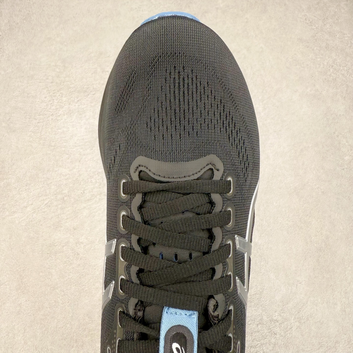 图片[4]-Asics Gel-Kayano 32 亚瑟士卡亚诺32代低帮专业有氧超轻量休闲运动全能慢跑鞋全球知名运动品牌ASICS正式推出新款GEL-KAYANO 32跑鞋，旨在通过全新稳定结构以提升产品可适性，满足跑者的足部稳定需求，让每一位跑者从起跑到结束都能够感受到焕然一新的稳定性与舒适性，从而帮助更多人找到身心平衡，获得自在舒适的健康生活方式。秉持着ASICS亚瑟士的设计哲学，全新一代GEL-KAYANO 32应运而生。为进一步升级产品的稳定性，GEL-KAYANO 采用了全新4D引导系统，通过内侧稳定装置提升可适性，满足足部稳定需求，帮助足弓迅速返回到平衡位置。作为基于生物力学研究打造的全新稳定结构，4D引导系统不仅提升了跑鞋对双脚的支撑性，它还将人体不同的运动状态纳入设计考量，帮助跑者在多种跑动强度下获得充足的稳定性和理想的舒适度。尺码：36 37 37.5 38 39.5 40 40.5 41.5 42 42.5 43.5 44 44.5 45-选品中心