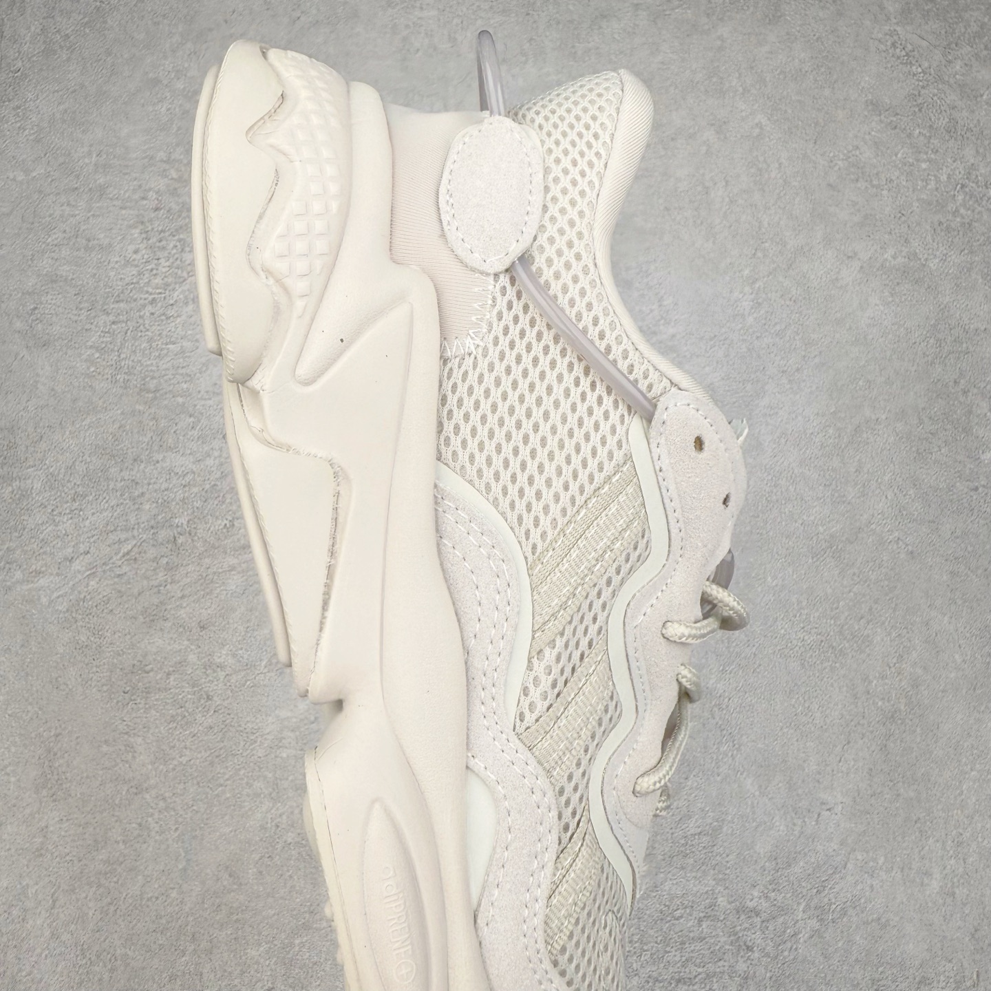 图片[6]-AD Originals OZWEEGO 简版椰子3M反光皮面水管复古老爹鞋 鞋面透气织物与出众皮革相互拼接 营造丰富层次 中底 adiPRENE+ 则提供穿着过程中的优良支撑 进一步提升舒适度 特别之处在于后跟半透明导管加持 个性又独特 最后辅以醒目色调营造强烈视觉反差 不凡的吸睛效果让人过目难忘 尺码：36 36.5 37 38 38.5 39 40 40.5 41 42 42.5 43 44 44.5 45-选品中心