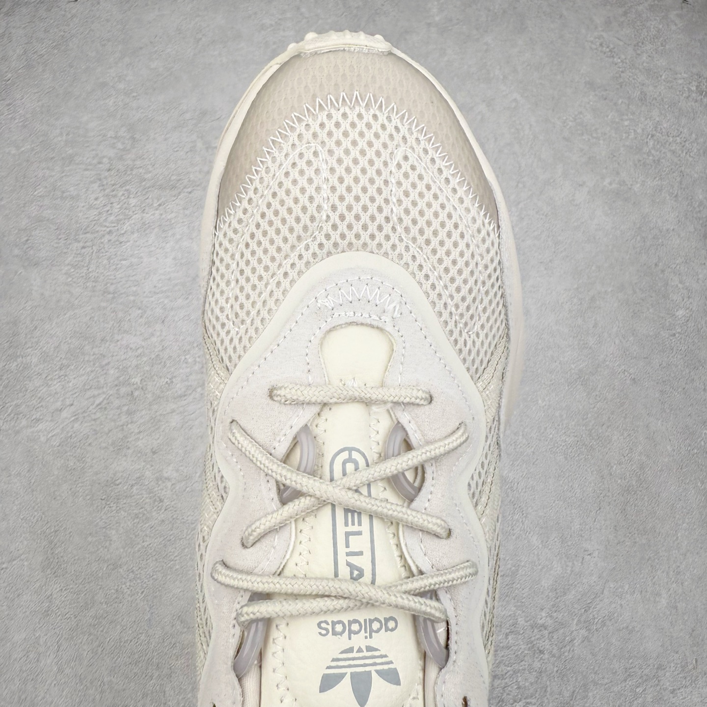 图片[4]-AD Originals OZWEEGO 简版椰子3M反光皮面水管复古老爹鞋 鞋面透气织物与出众皮革相互拼接 营造丰富层次 中底 adiPRENE+ 则提供穿着过程中的优良支撑 进一步提升舒适度 特别之处在于后跟半透明导管加持 个性又独特 最后辅以醒目色调营造强烈视觉反差 不凡的吸睛效果让人过目难忘 尺码：36 36.5 37 38 38.5 39 40 40.5 41 42 42.5 43 44 44.5 45-选品中心