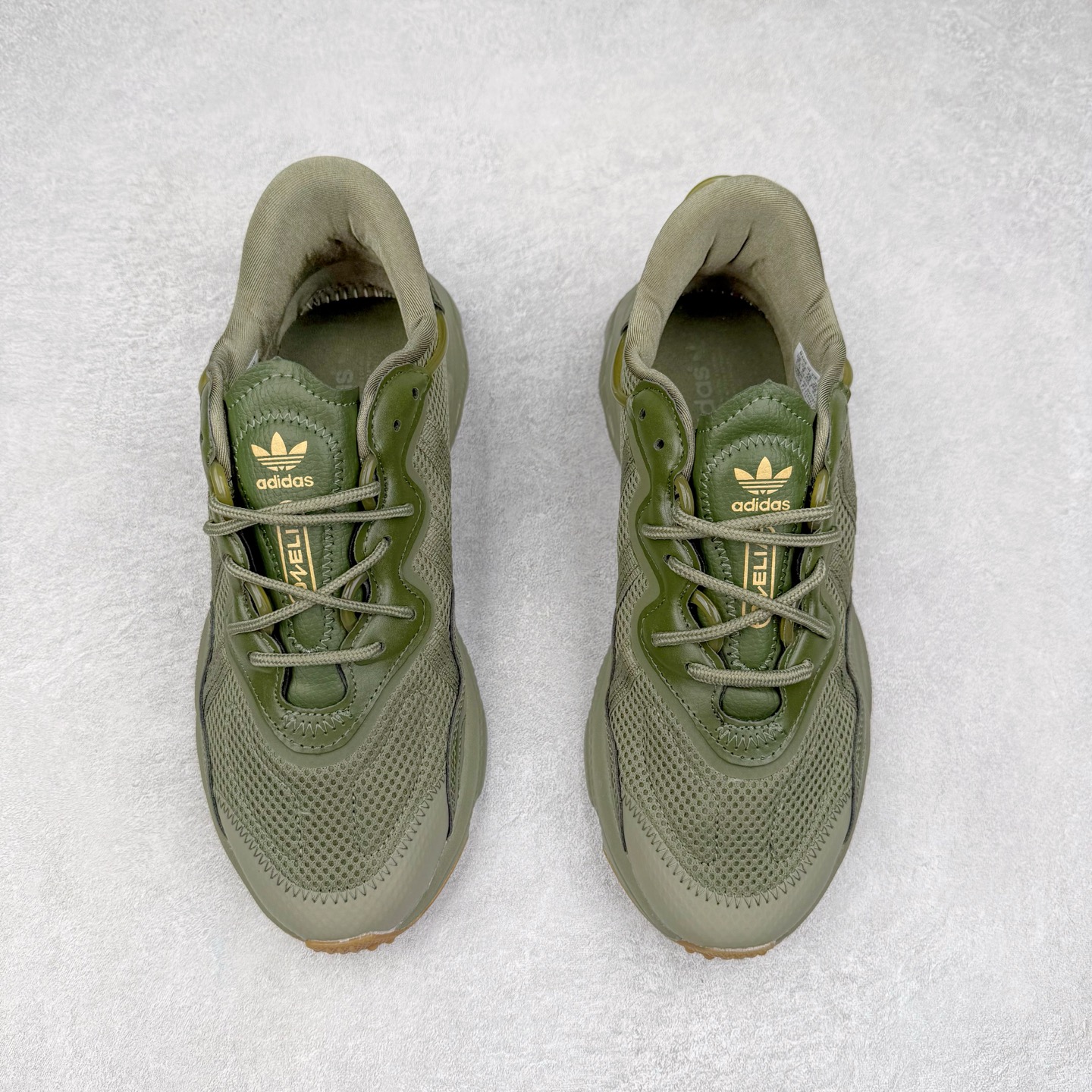 图片[2]-AD Originals OZWEEGO 简版椰子3M反光皮面水管复古老爹鞋 鞋面透气织物与出众皮革相互拼接 营造丰富层次 中底 adiPRENE+ 则提供穿着过程中的优良支撑 进一步提升舒适度 特别之处在于后跟半透明导管加持 个性又独特 最后辅以醒目色调营造强烈视觉反差 不凡的吸睛效果让人过目难忘 尺码：36 36.5 37 38 38.5 39 40 40.5 41 42 42.5 43 44 44.5 45-选品中心