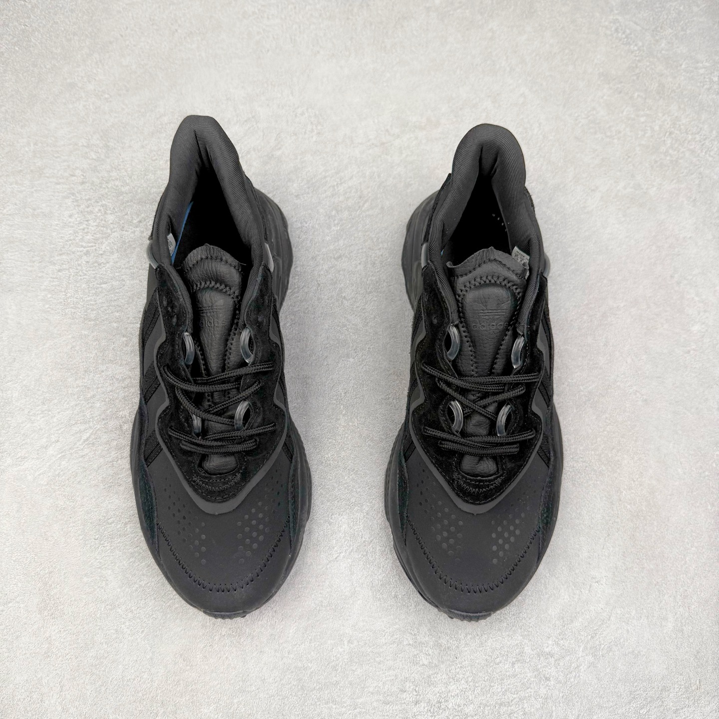 图片[2]-AD Originals OZWEEGO 简版椰子3M反光皮面水管复古老爹鞋 鞋面透气织物与出众皮革相互拼接 营造丰富层次 中底 adiPRENE+ 则提供穿着过程中的优良支撑 进一步提升舒适度 特别之处在于后跟半透明导管加持 个性又独特 最后辅以醒目色调营造强烈视觉反差 不凡的吸睛效果让人过目难忘 尺码：36 36.5 37 38 38.5 39 40 40.5 41 42 42.5 43 44 44.5 45-选品中心