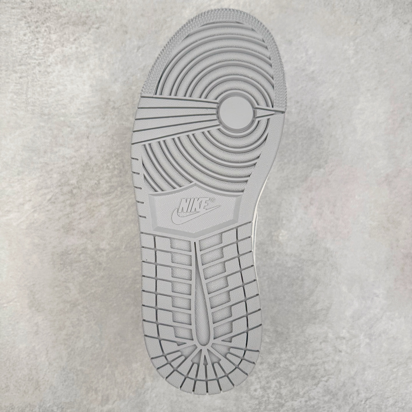 图片[9]-＃K版 Air Jordan AJ1 Low 低帮 雾霾珍珠米白蓝 IH7323-100 全新流水线出品 DT版本唯一平替选择 市场第二梯队最强版 全部原鞋开发 原楦原纸板开发 全鞋电脑针车 原厂内置全掌气垫 原盒内在原标 唯一Zp原版鞋带绑法 免检产品 全新2022版型 全头层皮料 完美零毛边处理 原厂配置全掌气垫 价格定位良心 几十个配色陆续出货 实拍调校N版已经零色差零失真 百分百还原实物色彩所见即所得 不存在货不对板色差等低级问题 选购参考实物拍摄 不混卖不参货 只用心做好货严格选品 承诺混一赔十 尺码：36 36.5 37.5 38 38.5 39 40 40.5 41 42 42.5 43 44 44.5 45-选品中心