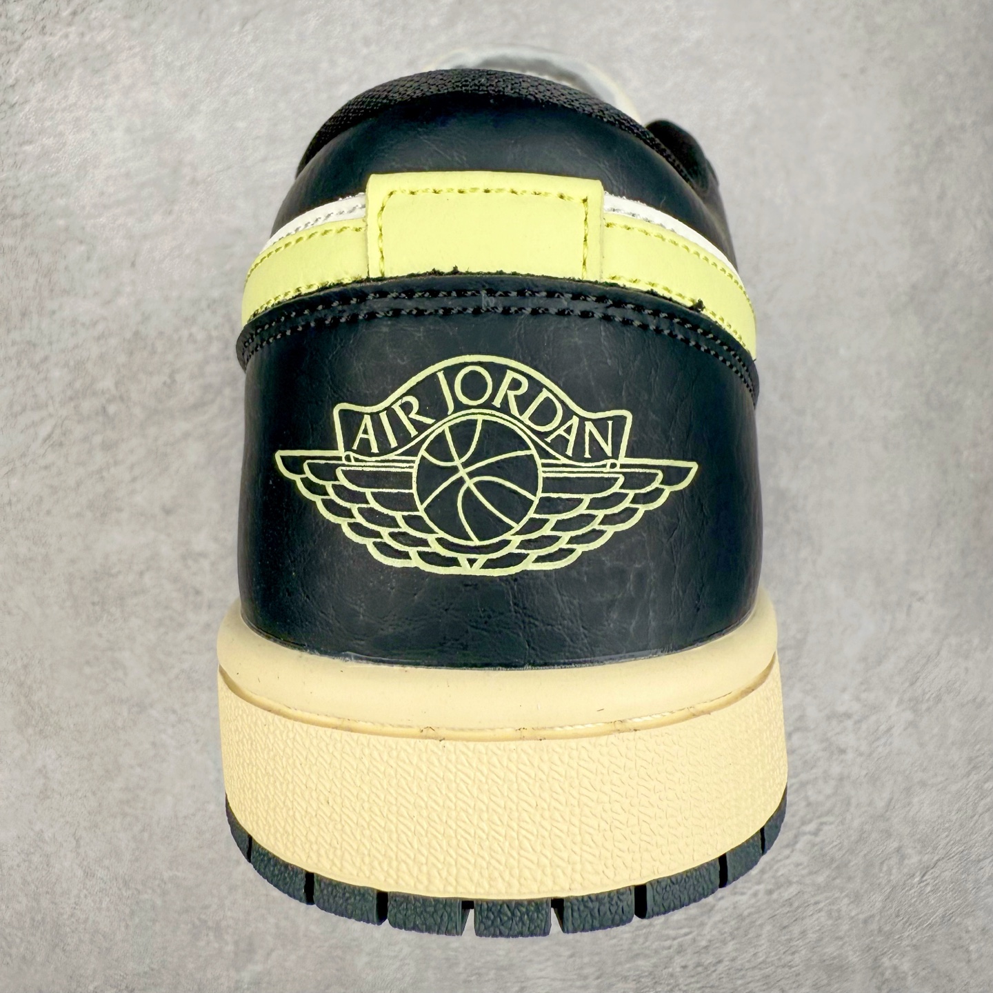 图片[8]-＃K版 Air Jordan AJ1 Low 低帮 黑白绿 HQ3009-003 全新流水线出品 DT版本唯一平替选择 市场第二梯队最强版 全部原鞋开发 原楦原纸板开发 全鞋电脑针车 原厂内置全掌气垫 原盒内在原标 唯一Zp原版鞋带绑法 免检产品 全新2022版型 全头层皮料 完美零毛边处理 原厂配置全掌气垫 价格定位良心 几十个配色陆续出货 实拍调校N版已经零色差零失真 百分百还原实物色彩所见即所得 不存在货不对板色差等低级问题 选购参考实物拍摄 不混卖不参货 只用心做好货严格选品 承诺混一赔十 尺码：36 36.5 37.5 38 38.5 39 40 40.5 41 42 42.5 43 44 44.5 45-选品中心