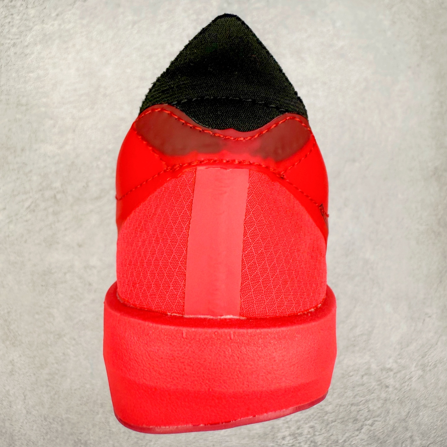 图片[8]-Y-3 Adizero Adios 9 时尚简约舒适潮流 织物耐磨低帮跑步鞋 Y-3，这个由世界顶级设计师山本耀司（YohjiYamamoto）担任创意总监与adidas合作的全新品牌正式于2006春夏进入中国。品牌的Y代表YohjiYamamoto，而3则代表adidas三条线的logo。创意总监山本耀司将其个人品牌的简洁、极具设计感的风格融入Y-3，完美地给我们展现一个高档时尚的运动品牌形象。朴实与冷静是Y-3的基本形象概念。Y-3的时尚本质是运动的，被誉为“黑色魔法师\\\”的山本耀司使传统运动品牌adidas赫然跃上了Fashion的版面，运动装从此也登上大雅之堂。尺码：35.5 36 36.5 37 38 38.5 39 40 40.5 41 42 42.5 43 44 44.5 45-选品中心