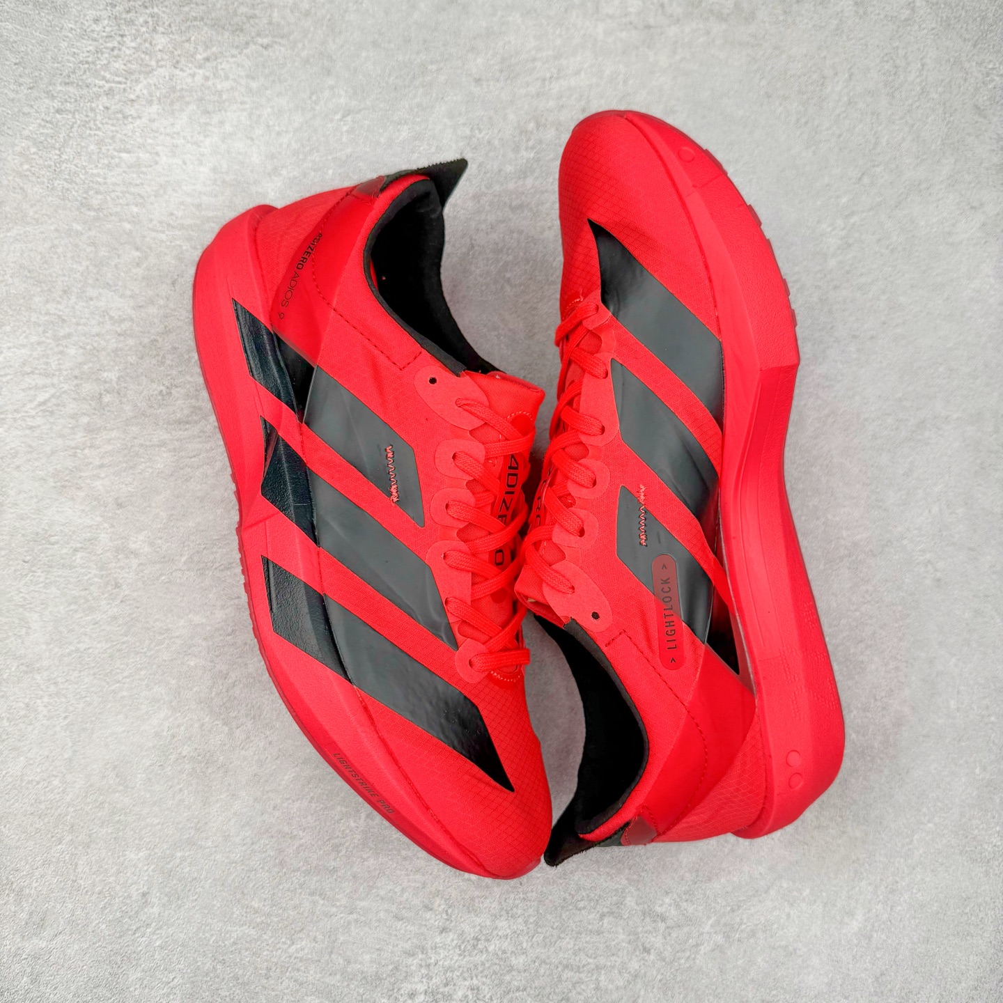 图片[3]-Y-3 Adizero Adios 9 时尚简约舒适潮流 织物耐磨低帮跑步鞋 Y-3，这个由世界顶级设计师山本耀司（YohjiYamamoto）担任创意总监与adidas合作的全新品牌正式于2006春夏进入中国。品牌的Y代表YohjiYamamoto，而3则代表adidas三条线的logo。创意总监山本耀司将其个人品牌的简洁、极具设计感的风格融入Y-3，完美地给我们展现一个高档时尚的运动品牌形象。朴实与冷静是Y-3的基本形象概念。Y-3的时尚本质是运动的，被誉为“黑色魔法师\\\”的山本耀司使传统运动品牌adidas赫然跃上了Fashion的版面，运动装从此也登上大雅之堂。尺码：35.5 36 36.5 37 38 38.5 39 40 40.5 41 42 42.5 43 44 44.5 45-选品中心