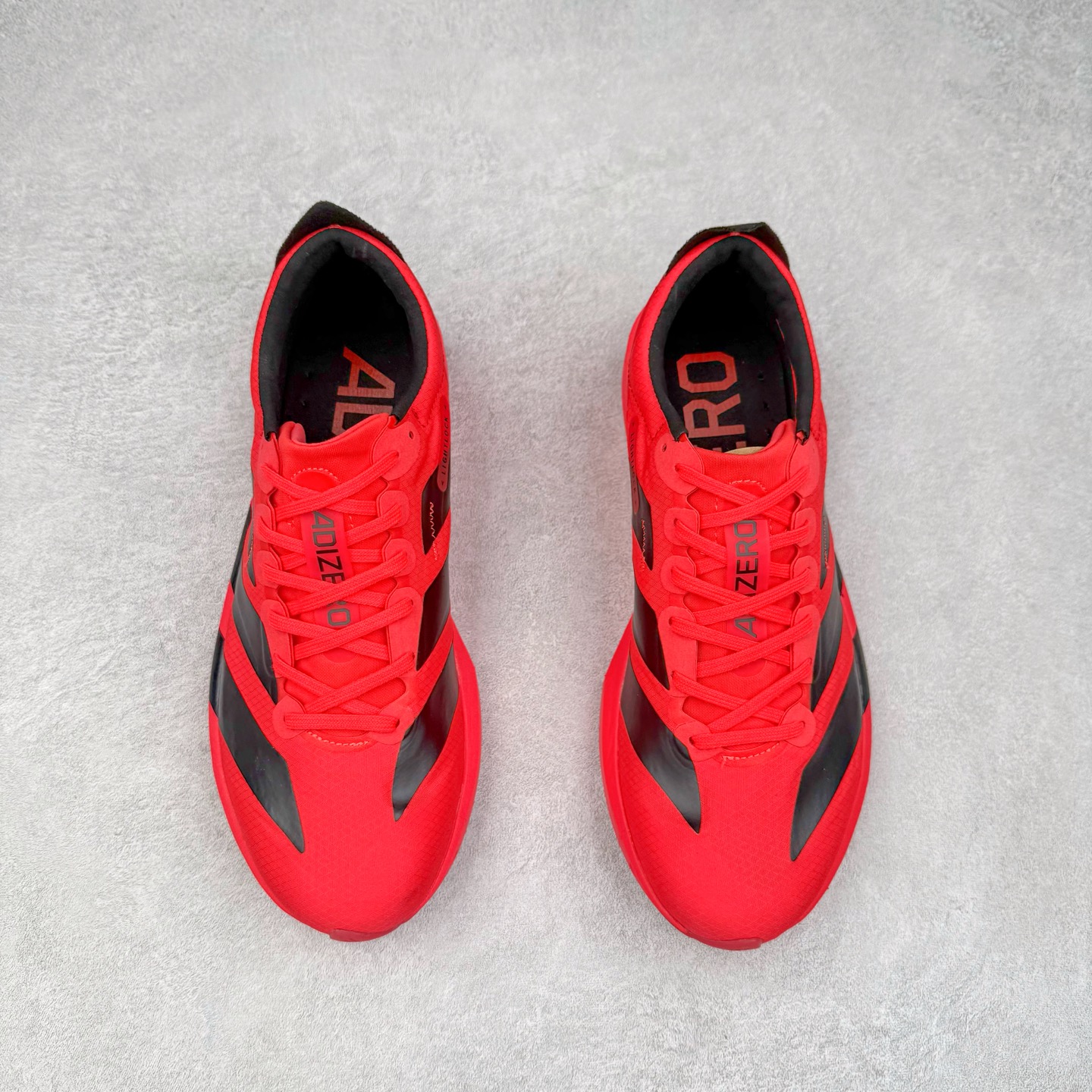 图片[2]-Y-3 Adizero Adios 9 时尚简约舒适潮流 织物耐磨低帮跑步鞋 Y-3，这个由世界顶级设计师山本耀司（YohjiYamamoto）担任创意总监与adidas合作的全新品牌正式于2006春夏进入中国。品牌的Y代表YohjiYamamoto，而3则代表adidas三条线的logo。创意总监山本耀司将其个人品牌的简洁、极具设计感的风格融入Y-3，完美地给我们展现一个高档时尚的运动品牌形象。朴实与冷静是Y-3的基本形象概念。Y-3的时尚本质是运动的，被誉为“黑色魔法师\\\”的山本耀司使传统运动品牌adidas赫然跃上了Fashion的版面，运动装从此也登上大雅之堂。尺码：35.5 36 36.5 37 38 38.5 39 40 40.5 41 42 42.5 43 44 44.5 45-选品中心