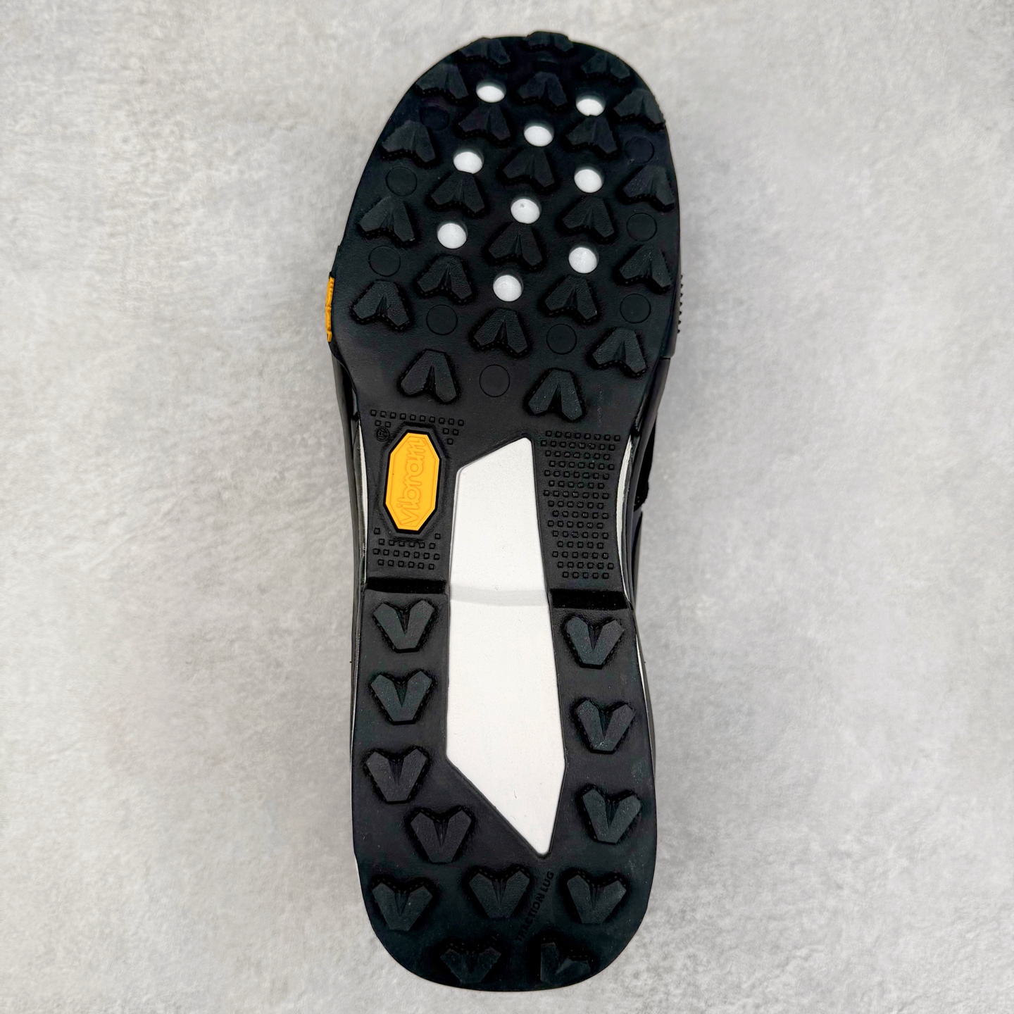 图片[9]-＃神版 Sacai x NK Zegamadome SP 联名款舒适防滑耐磨低帮生活休闲鞋 HQ8618-001 整双鞋采用了 Zoom X 缓震科技和 Vibram 外底 在保证舒适度的同时又兼顾了耐用性 并且提供了出色的抓地力 鞋面则是全新 ZoomX Zegama 科技 将网眼和绒面革材质融合而成的全新科技面料 兼顾透气性与耐用性 尺码：36 36.5 37.5 38 38.5 39 40 40.5 41 42 42.5 43 44 44.5 45 46-选品中心