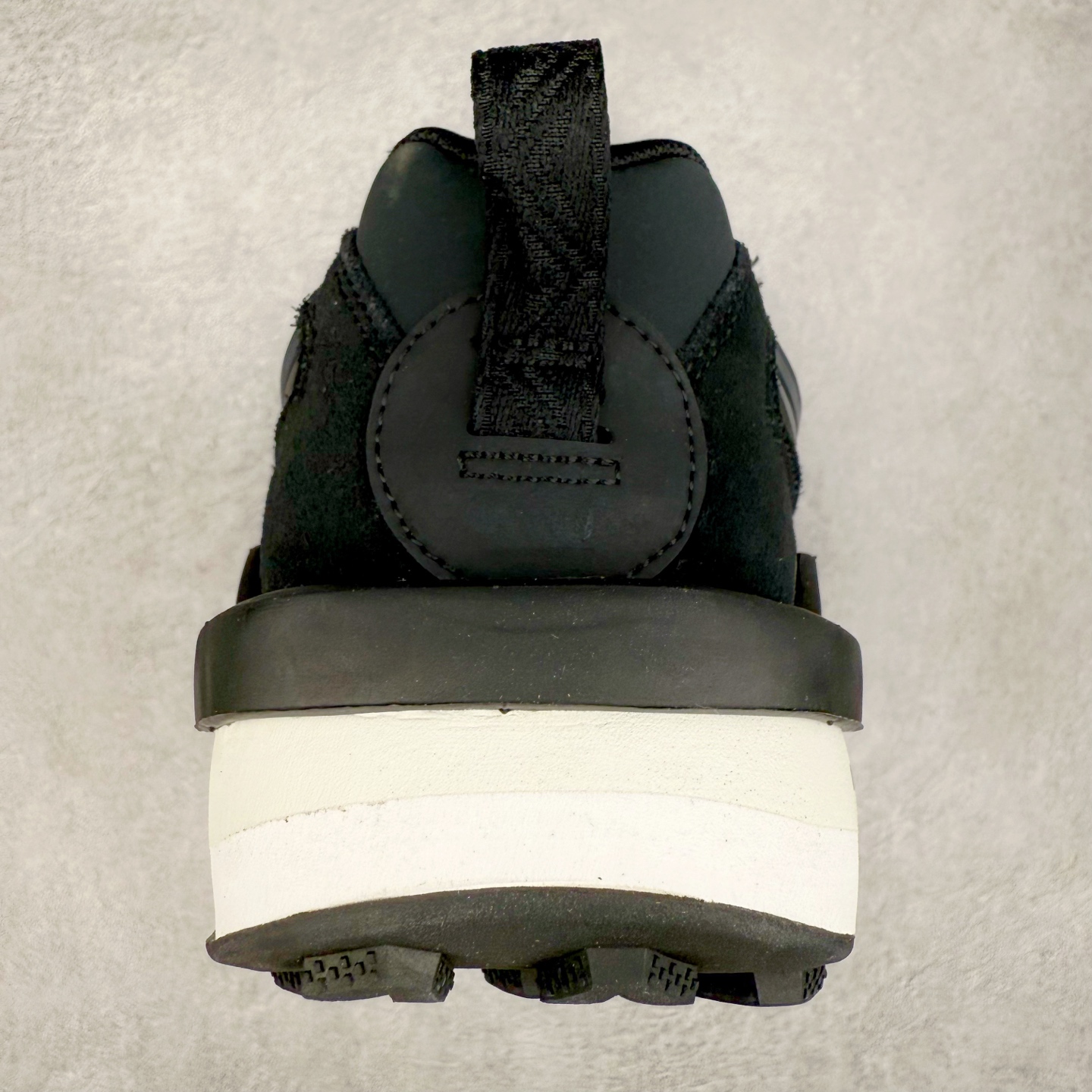 图片[8]-＃神版 Sacai x NK Zegamadome SP 联名款舒适防滑耐磨低帮生活休闲鞋 HQ8618-001 整双鞋采用了 Zoom X 缓震科技和 Vibram 外底 在保证舒适度的同时又兼顾了耐用性 并且提供了出色的抓地力 鞋面则是全新 ZoomX Zegama 科技 将网眼和绒面革材质融合而成的全新科技面料 兼顾透气性与耐用性 尺码：36 36.5 37.5 38 38.5 39 40 40.5 41 42 42.5 43 44 44.5 45 46-选品中心