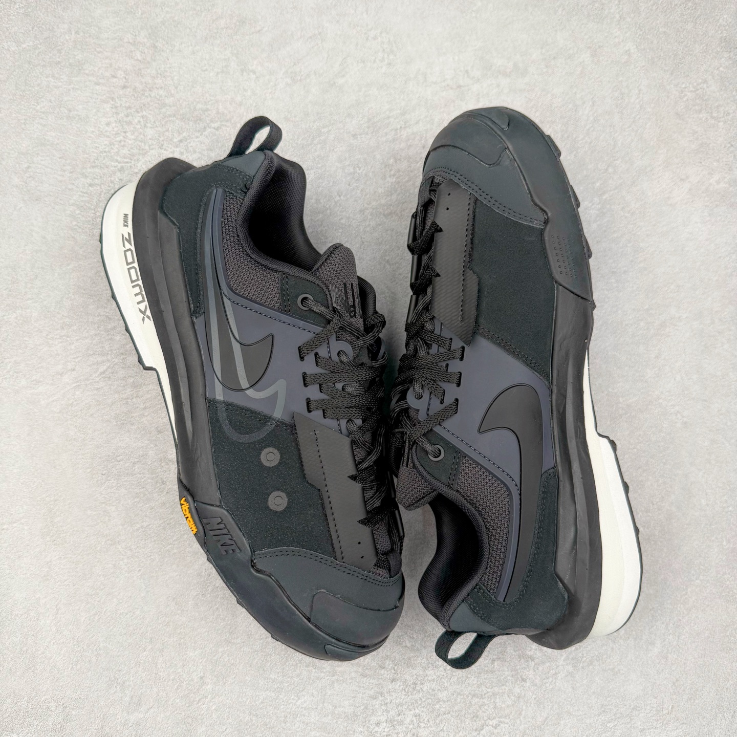 图片[3]-＃神版 Sacai x NK Zegamadome SP 联名款舒适防滑耐磨低帮生活休闲鞋 HQ8618-001 整双鞋采用了 Zoom X 缓震科技和 Vibram 外底 在保证舒适度的同时又兼顾了耐用性 并且提供了出色的抓地力 鞋面则是全新 ZoomX Zegama 科技 将网眼和绒面革材质融合而成的全新科技面料 兼顾透气性与耐用性 尺码：36 36.5 37.5 38 38.5 39 40 40.5 41 42 42.5 43 44 44.5 45 46-选品中心