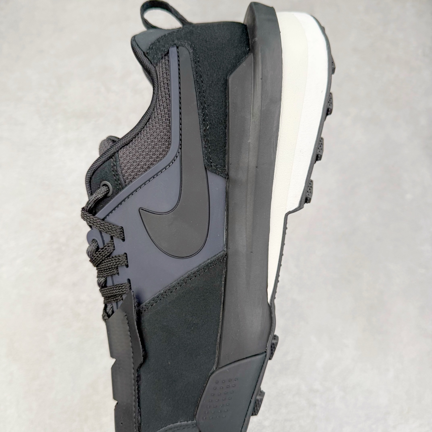 图片[7]-＃神版 Sacai x NK Zegamadome SP 联名款舒适防滑耐磨低帮生活休闲鞋 HQ8618-001 整双鞋采用了 Zoom X 缓震科技和 Vibram 外底 在保证舒适度的同时又兼顾了耐用性 并且提供了出色的抓地力 鞋面则是全新 ZoomX Zegama 科技 将网眼和绒面革材质融合而成的全新科技面料 兼顾透气性与耐用性 尺码：36 36.5 37.5 38 38.5 39 40 40.5 41 42 42.5 43 44 44.5 45 46-选品中心