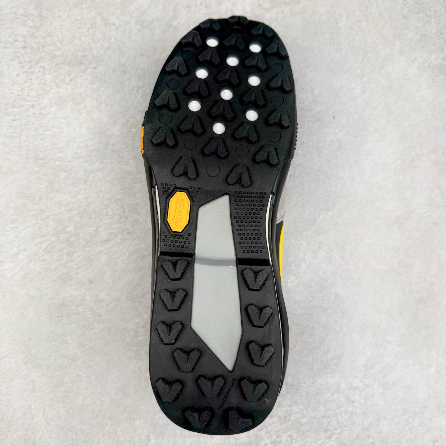 图片[9]-＃神版 Sacai x NK Zegamadome SP 联名款舒适防滑耐磨低帮生活休闲鞋 HQ8618-002 整双鞋采用了 Zoom X 缓震科技和 Vibram 外底 在保证舒适度的同时又兼顾了耐用性 并且提供了出色的抓地力 鞋面则是全新 ZoomX Zegama 科技 将网眼和绒面革材质融合而成的全新科技面料 兼顾透气性与耐用性 尺码：36 36.5 37.5 38 38.5 39 40 40.5 41 42 42.5 43 44 44.5 45 46-选品中心