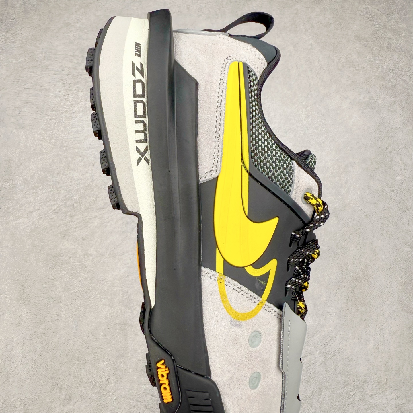 图片[6]-＃神版 Sacai x NK Zegamadome SP 联名款舒适防滑耐磨低帮生活休闲鞋 HQ8618-002 整双鞋采用了 Zoom X 缓震科技和 Vibram 外底 在保证舒适度的同时又兼顾了耐用性 并且提供了出色的抓地力 鞋面则是全新 ZoomX Zegama 科技 将网眼和绒面革材质融合而成的全新科技面料 兼顾透气性与耐用性 尺码：36 36.5 37.5 38 38.5 39 40 40.5 41 42 42.5 43 44 44.5 45 46-选品中心