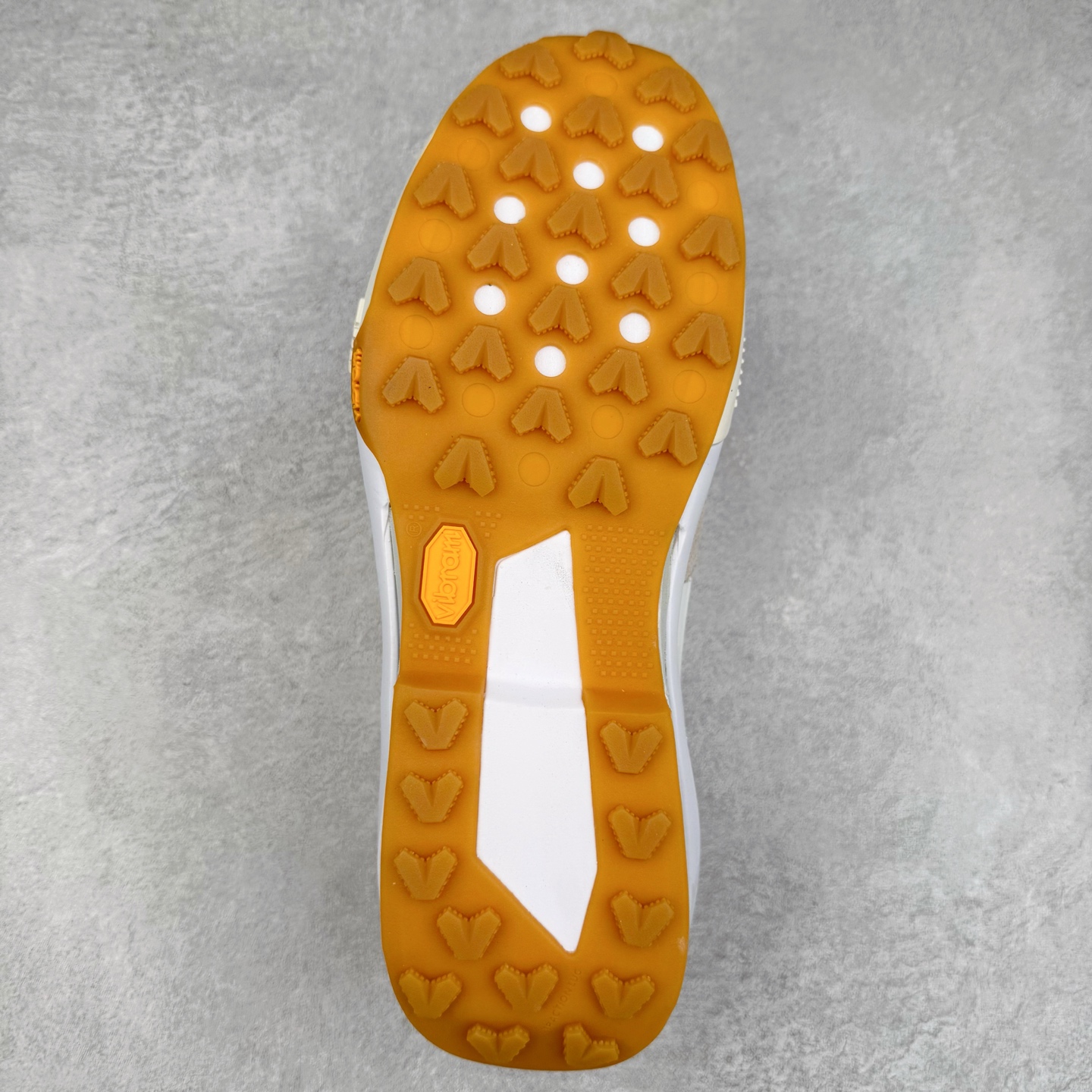 图片[9]-＃神版 Sacai x NK Zegamadome SP 联名款舒适防滑耐磨低帮生活休闲鞋 HQ8618-100 整双鞋采用了 Zoom X 缓震科技和 Vibram 外底 在保证舒适度的同时又兼顾了耐用性 并且提供了出色的抓地力 鞋面则是全新 ZoomX Zegama 科技 将网眼和绒面革材质融合而成的全新科技面料 兼顾透气性与耐用性 尺码：36 36.5 37.5 38 38.5 39 40 40.5 41 42 42.5 43 44 44.5 45 46-选品中心