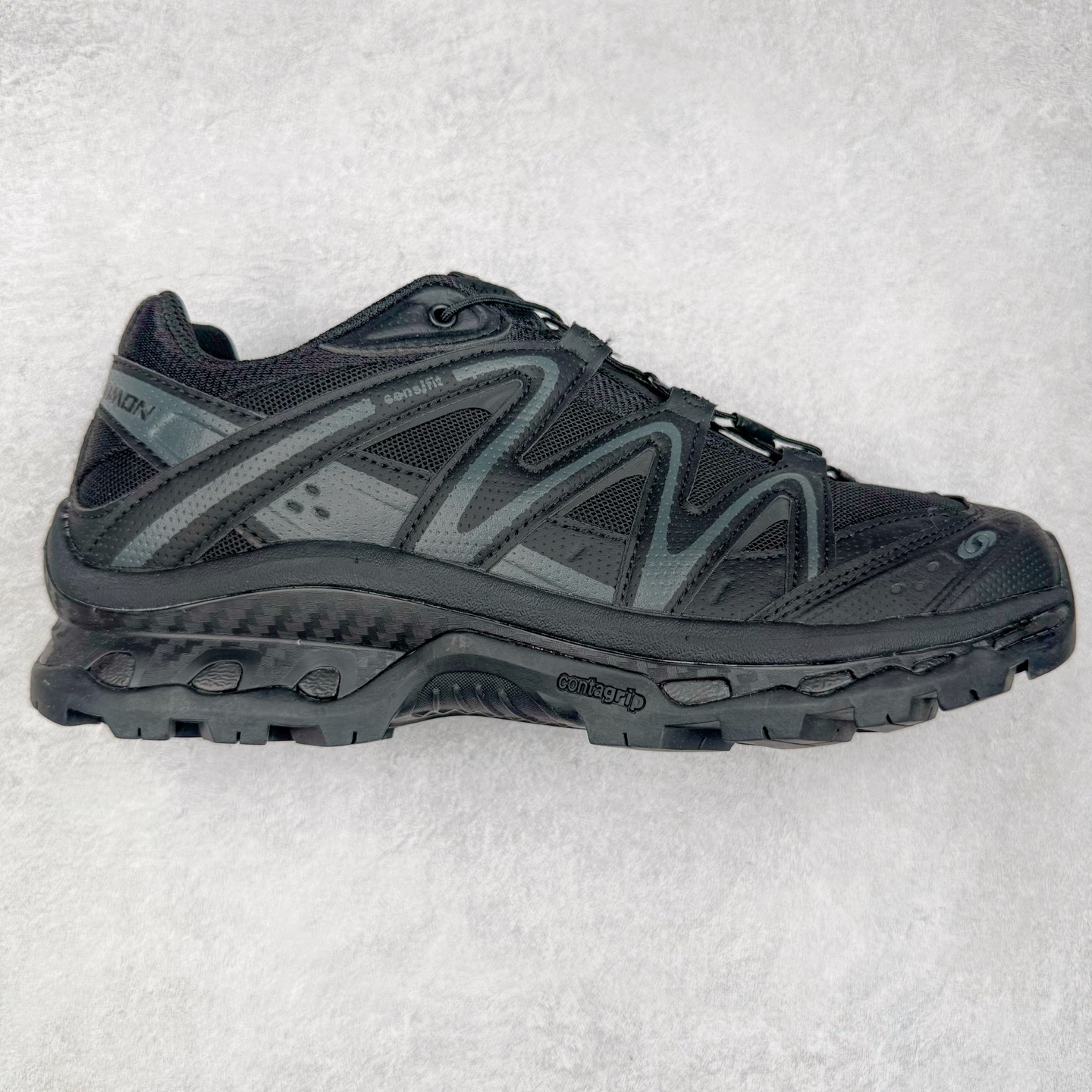 ＃福利特价️ Salomon XT-QUEST ADV 萨洛蒙潮流越野机能户外功能鞋 纯原外贸平台特供订单 耗时半年巨作 全套原纸板楦头开发 原厂特供网布配套加持 确保原汁原味 完美呈现版型 原档数据独家私模五层组合大底 男女鞋同步官方开发至46.5 原装Ortholite轻量化鞋垫 中底布带钢印编号 原厂TPU锁扣 进口港宝加持 后跟自然饱满 还原公司包裹性 基于 SALOMON 初代 XT 鞋身造型并搭载 4D ADVANCED CHASSIS™ 大底打造而成 为这款 XT-QUEST 带来了多项足部控制与保护等功能性 如在运动过程中控制左右晃动的过程而提高稳定性、改善长途越野过程中足中到足尖的过渡、提高感知岩石的精确度以抵抗尖锐物体对脚底的伤害以及采用动态缓冲来增强穿着舒适感 从而减轻疲劳感 使 XT-QUEST 成为一双舒适且安全的户外之履 尺码：36 36.5 37.5 38 38.5 39 40 40.5 41 42 42.5 43 44 44.5 45-选品中心