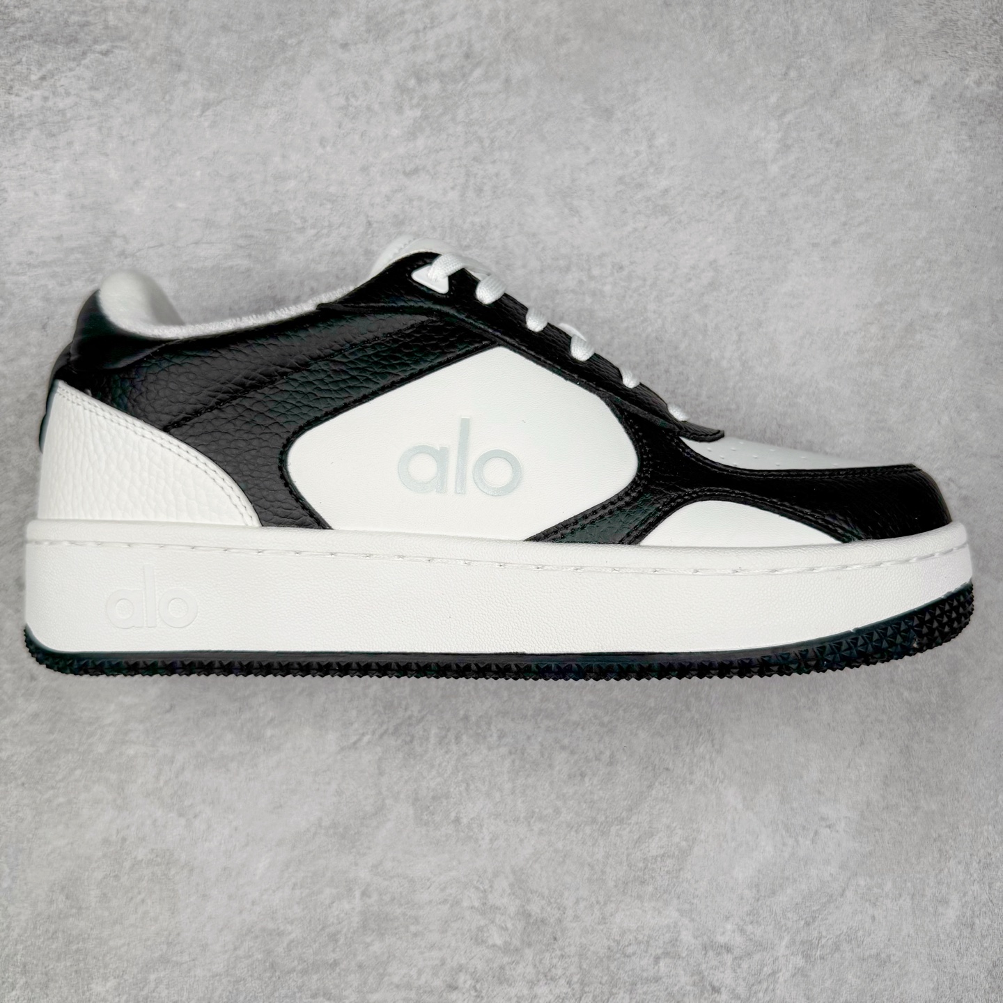 图片[2]-＃M纯原 Alo yoga Alo Recovery Mode 舒适百搭防滑耐磨低帮板鞋 易梦玲 Jisoo智秀等多位明星同款上脚主打各大平台外贸主推大厂采购原材料多处细节一步到位生产细节 一款随意搭配的都好看的鞋子alo采用增高4cm 春夏秋冬四季款舒适简约板鞋 TPU防滑耐磨鞋底 尺码：36 36.5 37 37.5 38 38.5 39 40 41 41.5 42 42.5 43 44 45-选品中心