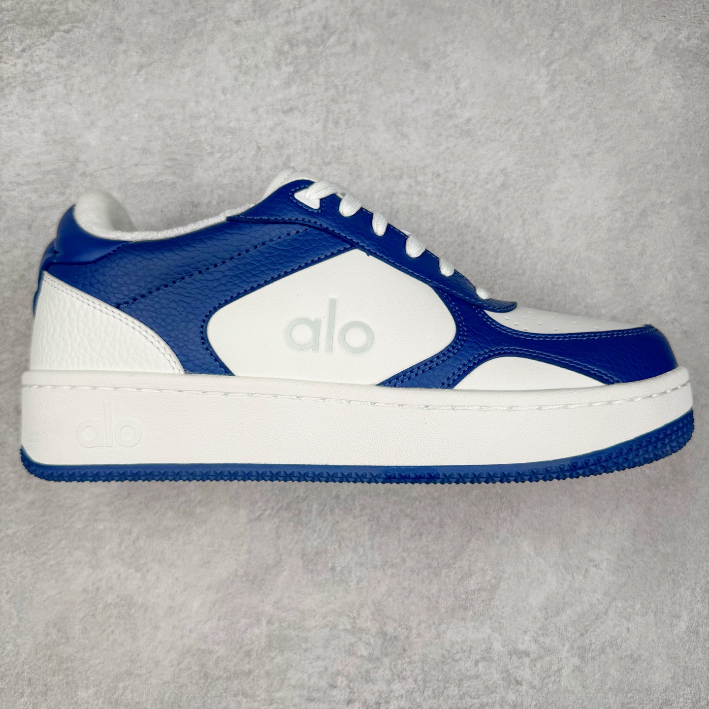 ＃M纯原 Alo yoga Alo Recovery Mode 舒适百搭防滑耐磨低帮板鞋 易梦玲 Jisoo智秀等多位明星同款上脚主打各大平台外贸主推大厂采购原材料多处细节一步到位生产细节 一款随意搭配的都好看的鞋子alo采用增高4cm 春夏秋冬四季款舒适简约板鞋 TPU防滑耐磨鞋底 尺码：36 36.5 37 37.5 38 38.5 39 40 41 41.5 42 42.5 43 44 45-选品中心