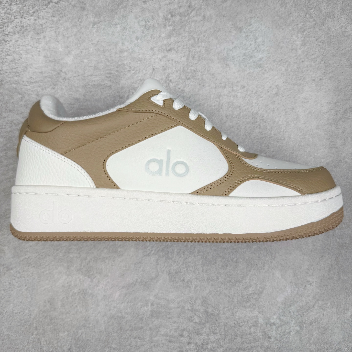 图片[4]-＃M纯原 Alo yoga Alo Recovery Mode 舒适百搭防滑耐磨低帮板鞋 易梦玲 Jisoo智秀等多位明星同款上脚主打各大平台外贸主推大厂采购原材料多处细节一步到位生产细节 一款随意搭配的都好看的鞋子alo采用增高4cm 春夏秋冬四季款舒适简约板鞋 TPU防滑耐磨鞋底 尺码：36 36.5 37 37.5 38 38.5 39 40 41 41.5 42 42.5 43 44 45-选品中心