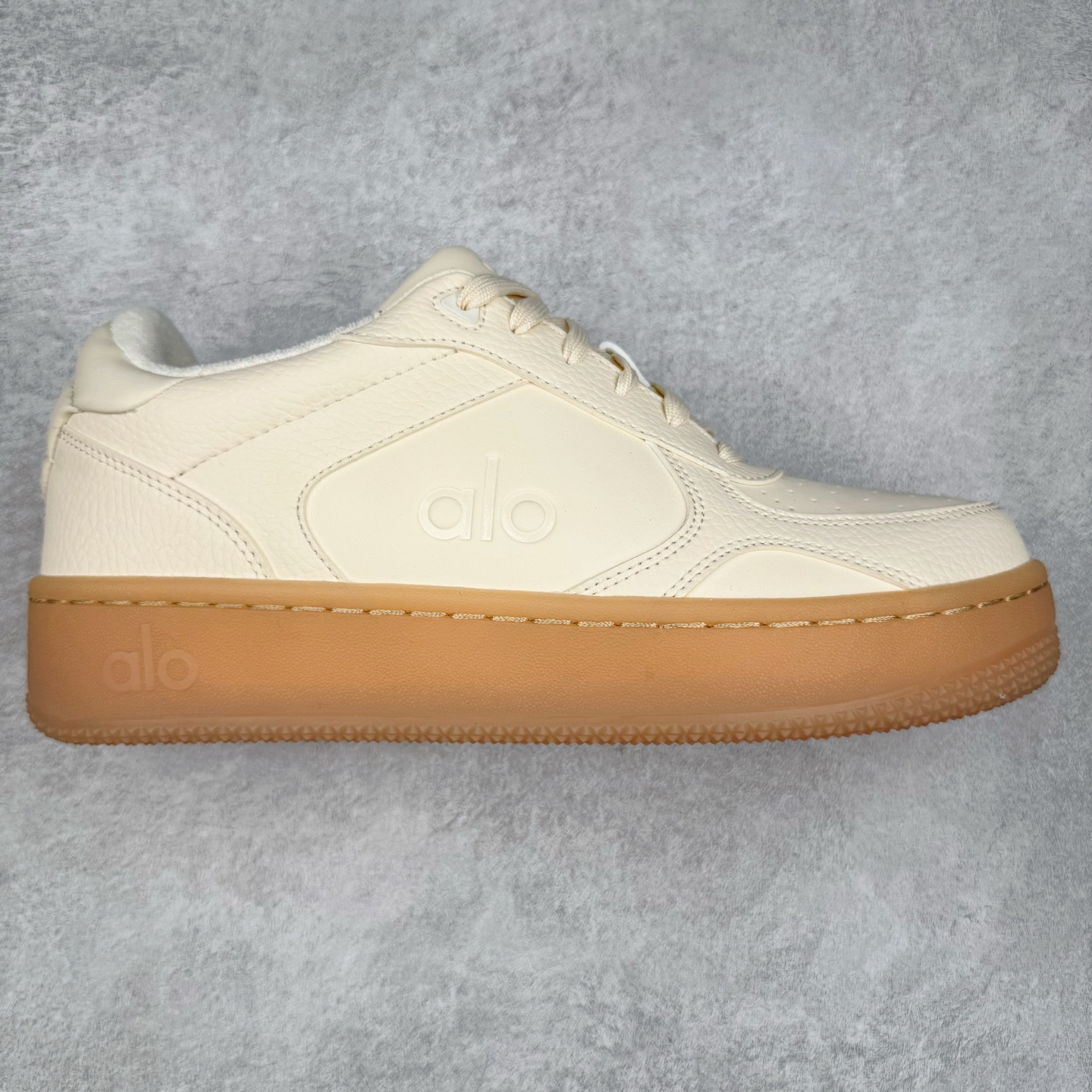 图片[7]-＃M纯原 Alo yoga Alo Recovery Mode 舒适百搭防滑耐磨低帮板鞋 易梦玲 Jisoo智秀等多位明星同款上脚主打各大平台外贸主推大厂采购原材料多处细节一步到位生产细节 一款随意搭配的都好看的鞋子alo采用增高4cm 春夏秋冬四季款舒适简约板鞋 TPU防滑耐磨鞋底 尺码：36 36.5 37 37.5 38 38.5 39 40 41 41.5 42 42.5 43 44 45-选品中心